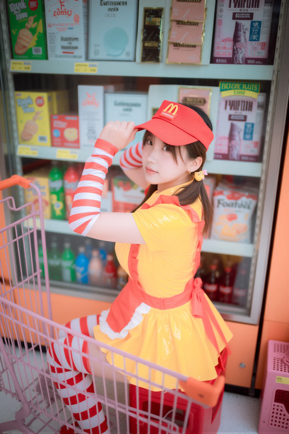Son Yeeun 손예은 – DJAWA 「McDonald’s Girl」 - P16