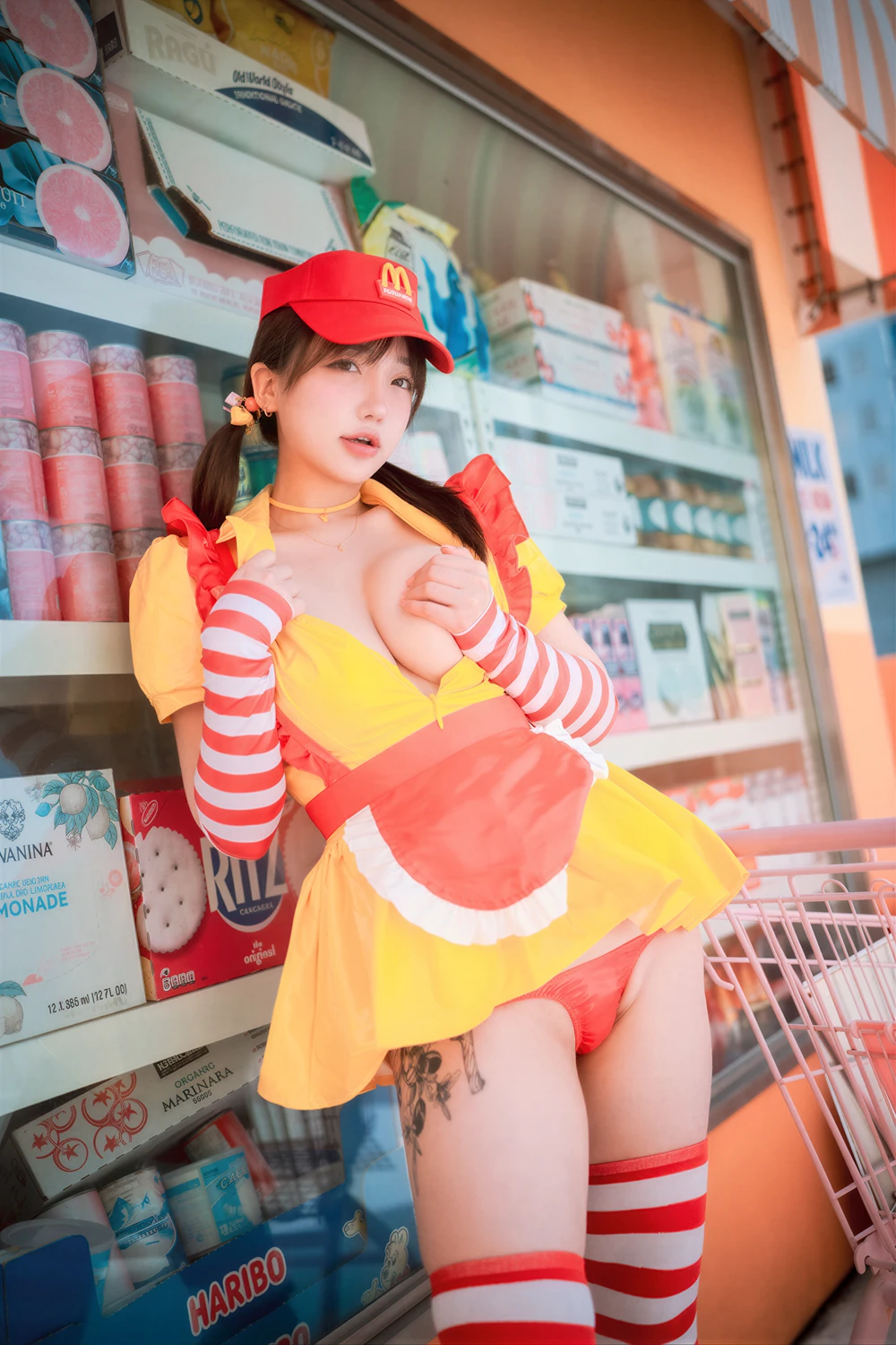 Son Yeeun 손예은 – DJAWA 「McDonald’s Girl」 - P18
