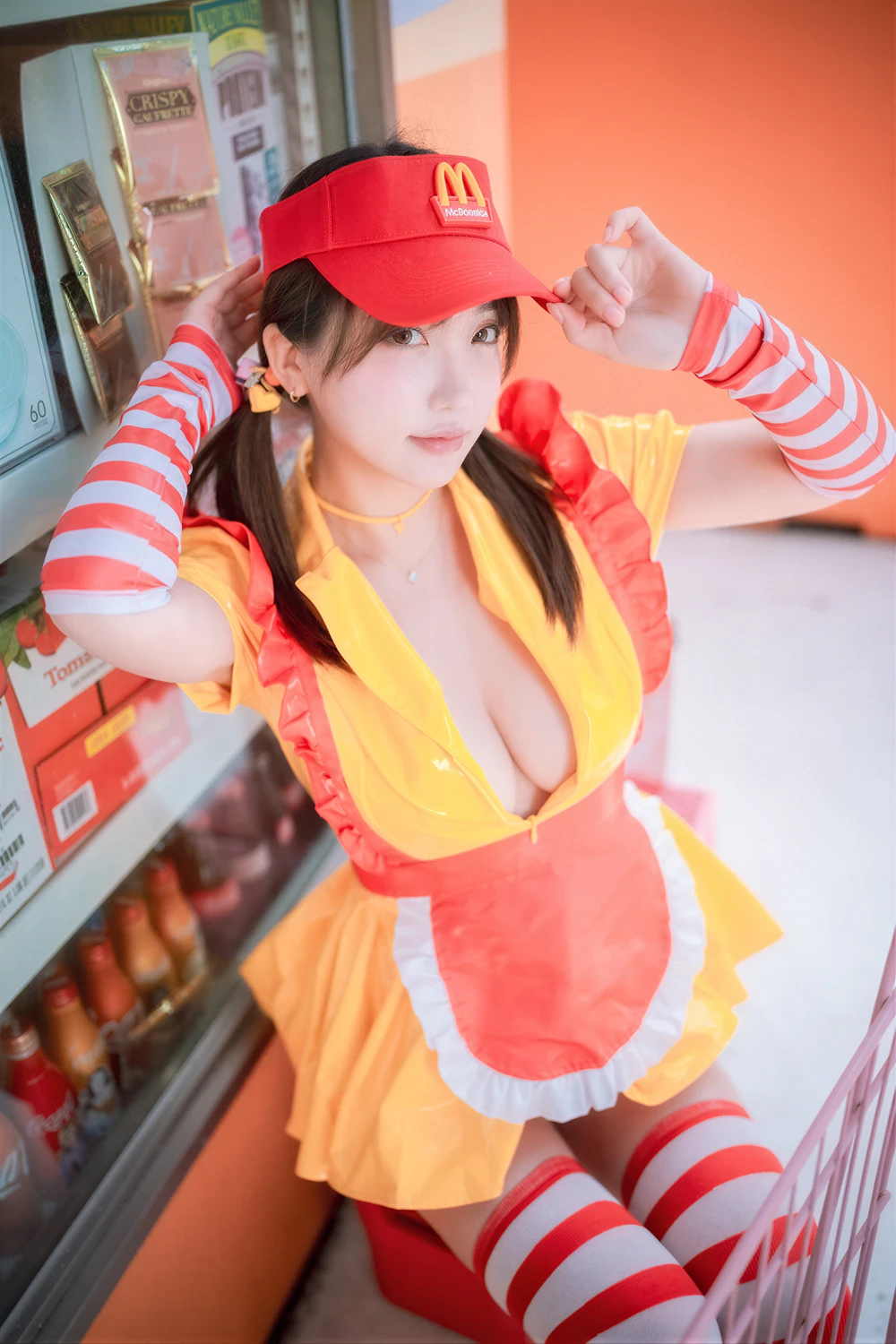 Son Yeeun 손예은 – DJAWA 「McDonald’s Girl」 - P1