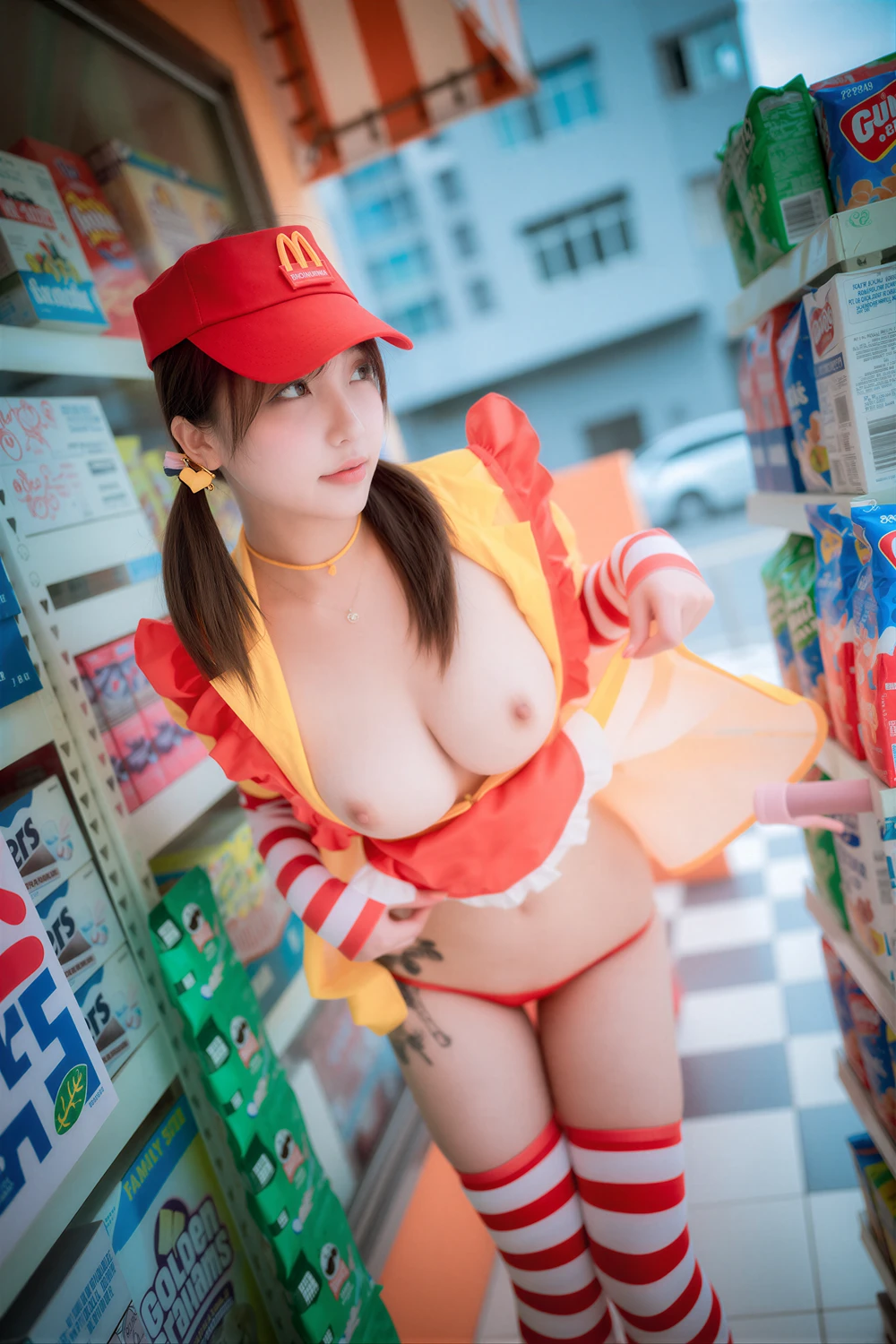 Son Yeeun 손예은 – DJAWA 「McDonald’s Girl」 - P20