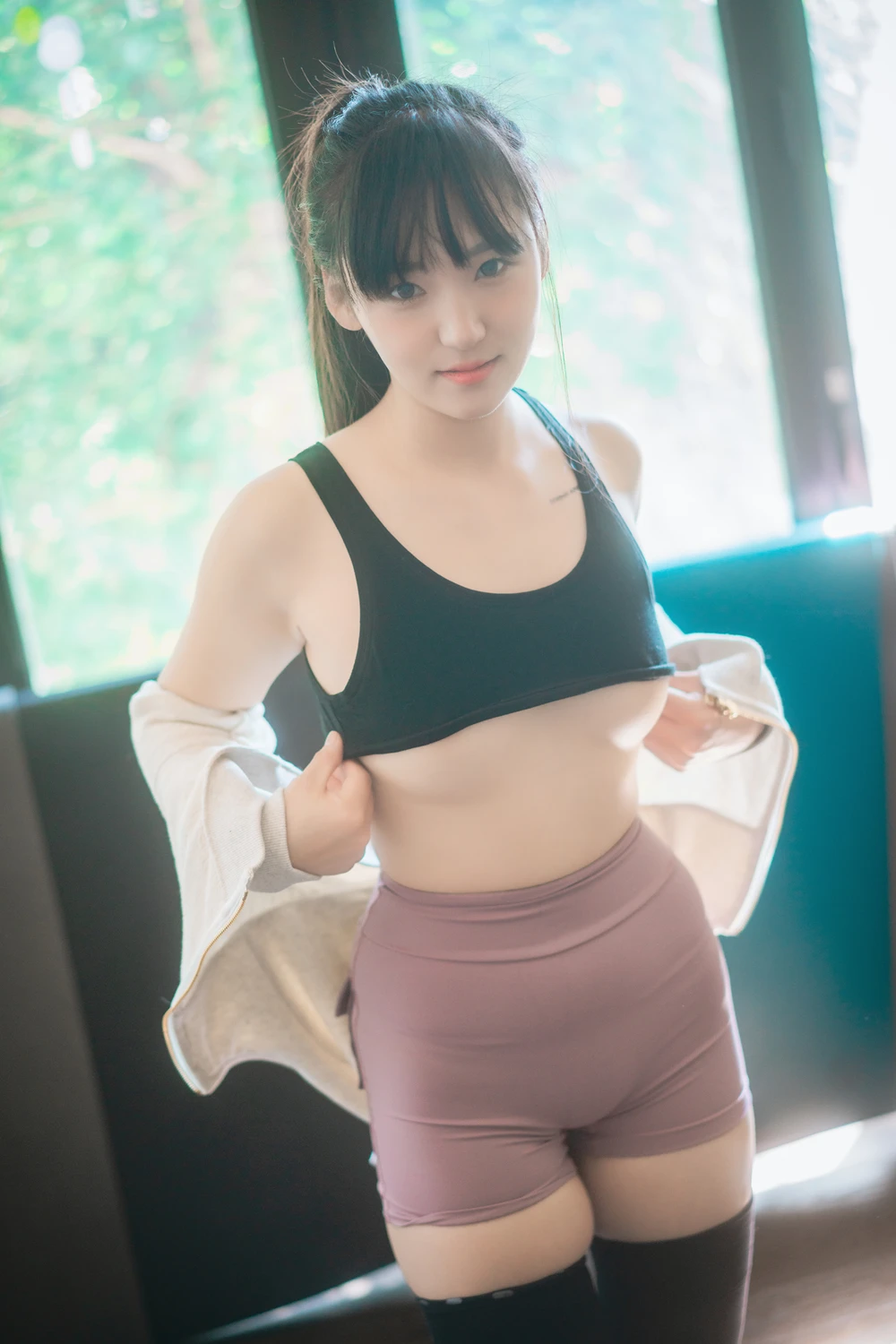Hendoong 혠둥이 – DJAWA 「Loose and Tight – Relief and Relax」 - P17