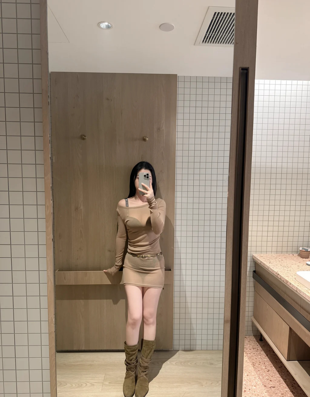 [OtherXXX] Lili_桃儿: 长腿酥胸御姐人前露出私拍福利 (76 photos) - P1