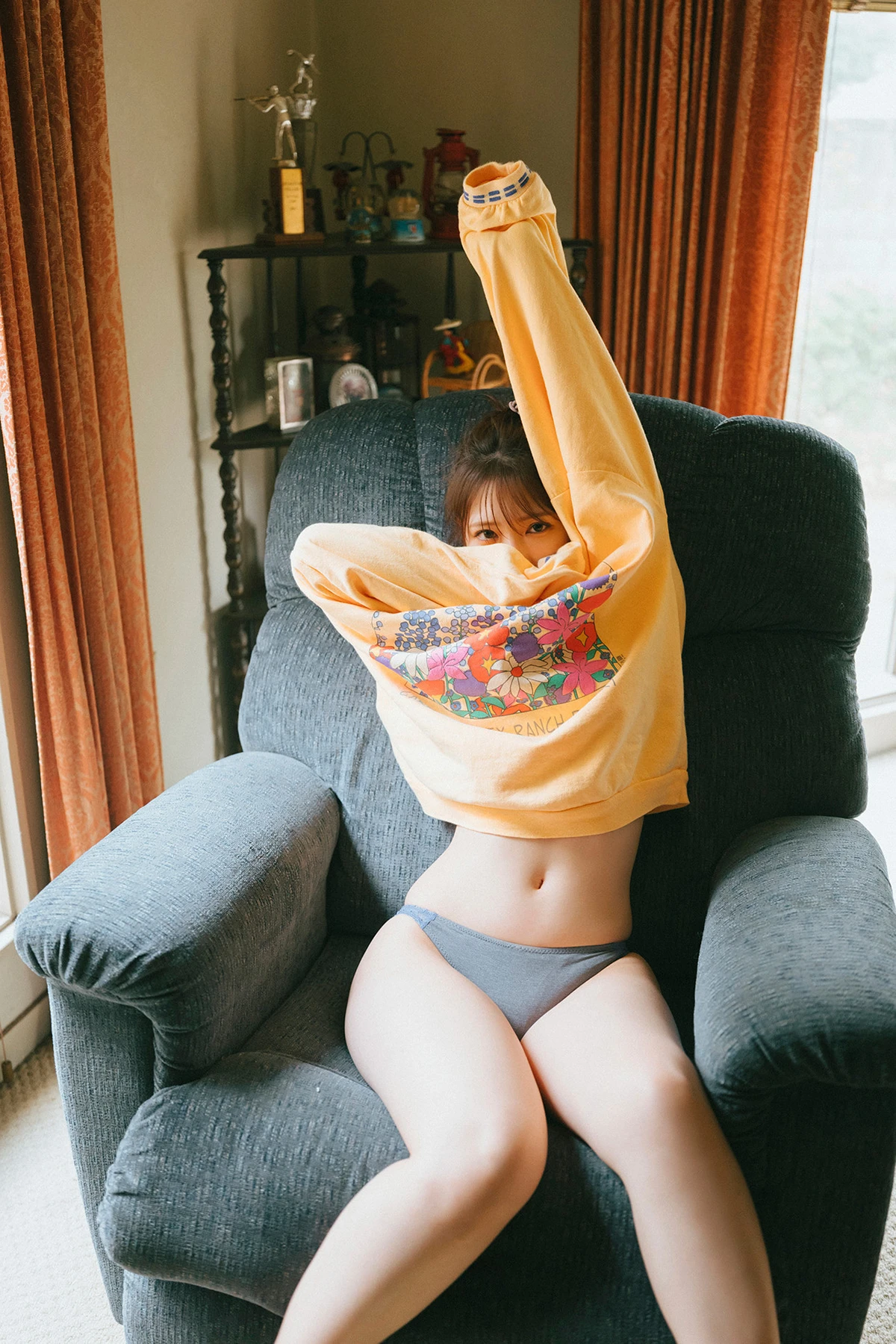Aika Sawaguchi 沢口愛華 – FLASHデジタル写真集 「Innocent White」 - P25