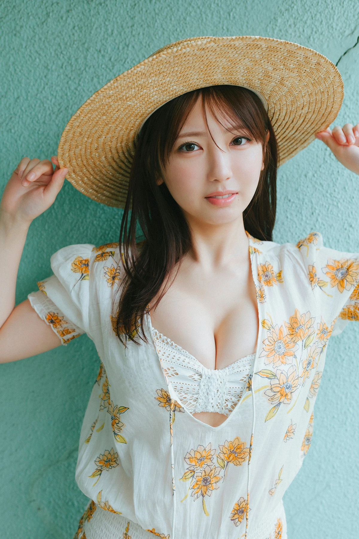 Aika Sawaguchi 沢口愛華 – FLASHデジタル写真集 「Innocent White」 - P2