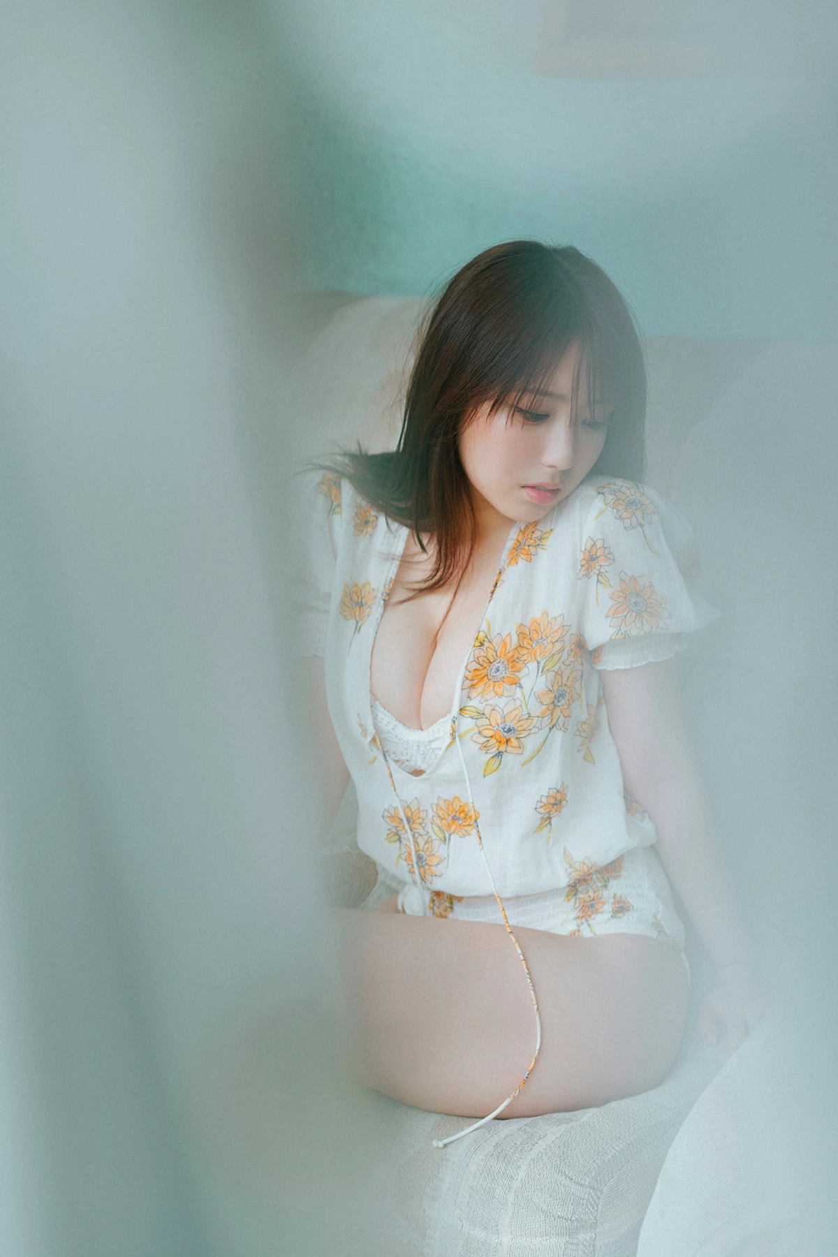 Aika Sawaguchi 沢口愛華 – FLASHデジタル写真集 「Innocent White」 - P5