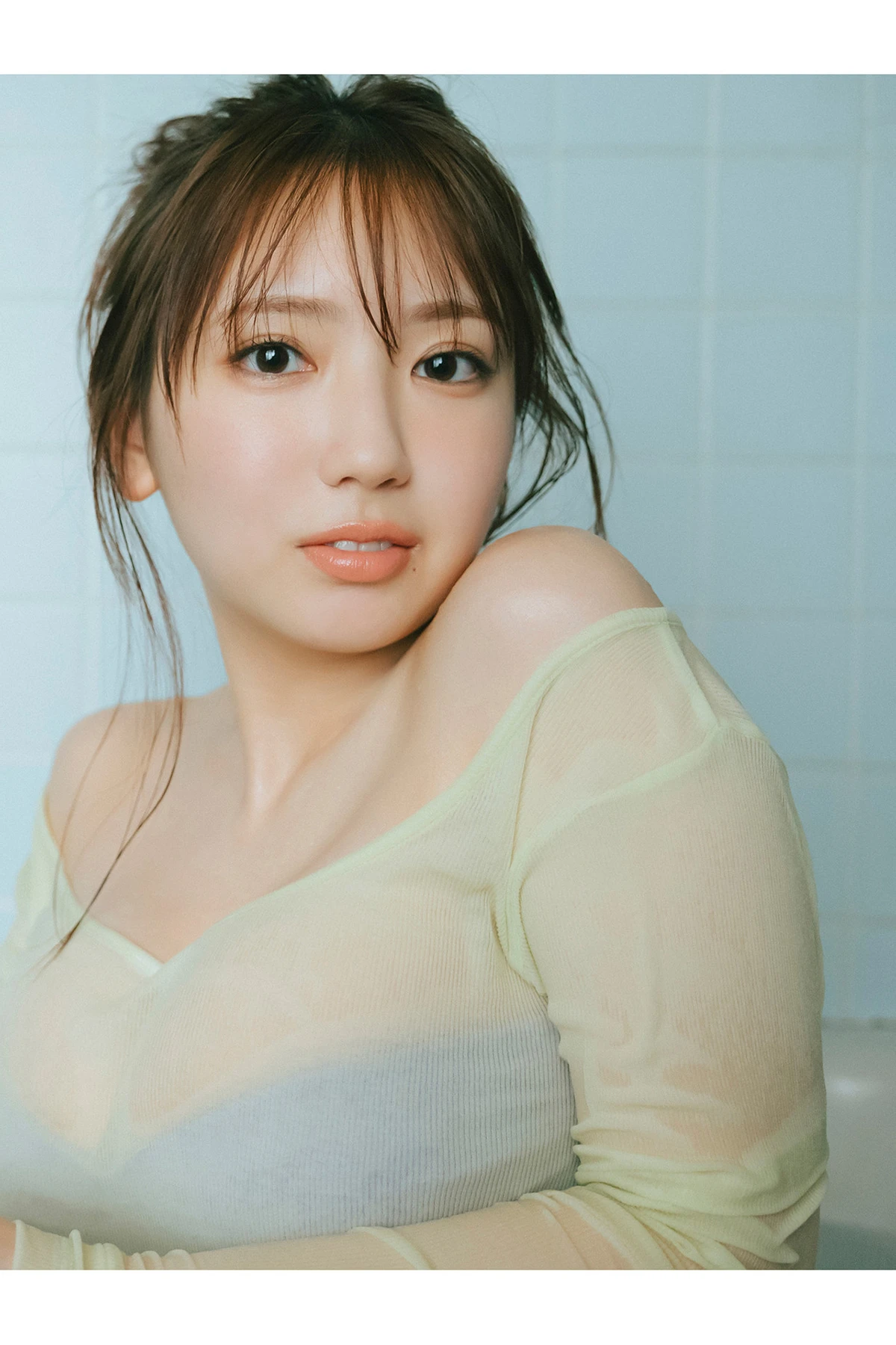 Aika Sawaguchi 沢口愛華 – FLASHデジタル写真集 「Innocent White」 - P64
