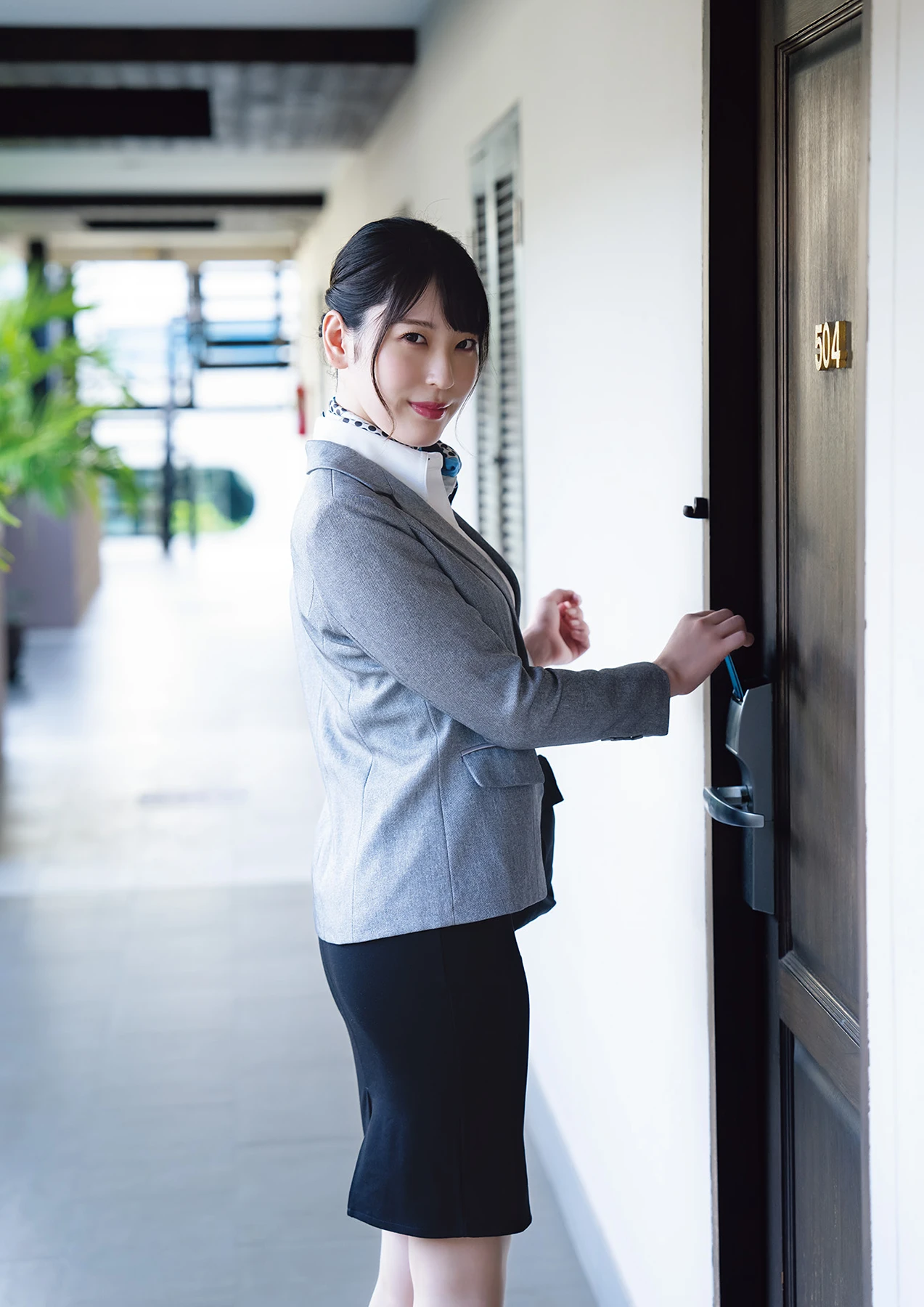 Shizuha Takimoto 瀧本雫葉 – ヌード写真集 「WHITE HOTEL」 - P69