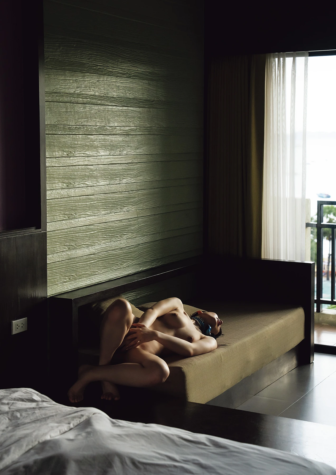 Shizuha Takimoto 瀧本雫葉 – ヌード写真集 「WHITE HOTEL」 - P82