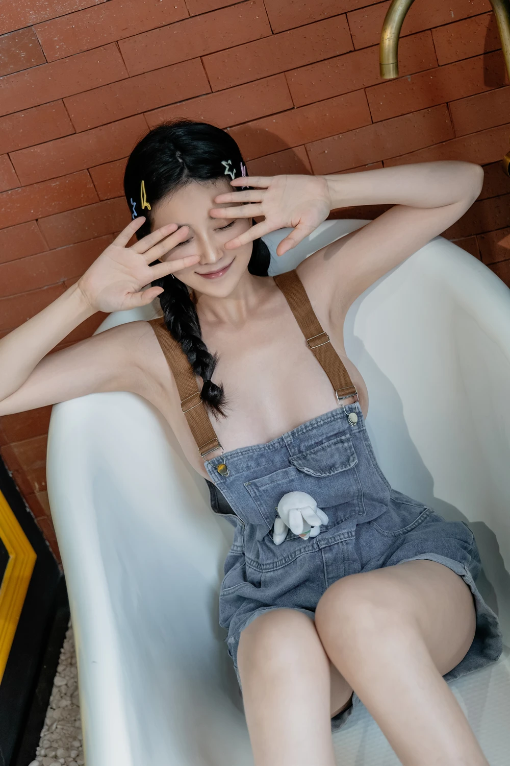 Cosplay 年年Nnian – 泡沫之夏JK & 背背裤 - P75