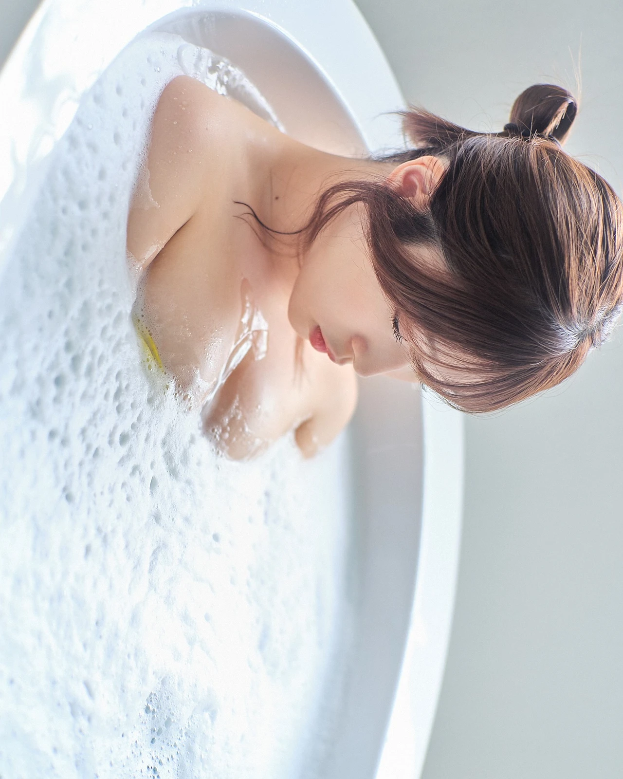 Kasame 花雨 – 写真集 「bubble bath」 - P21
