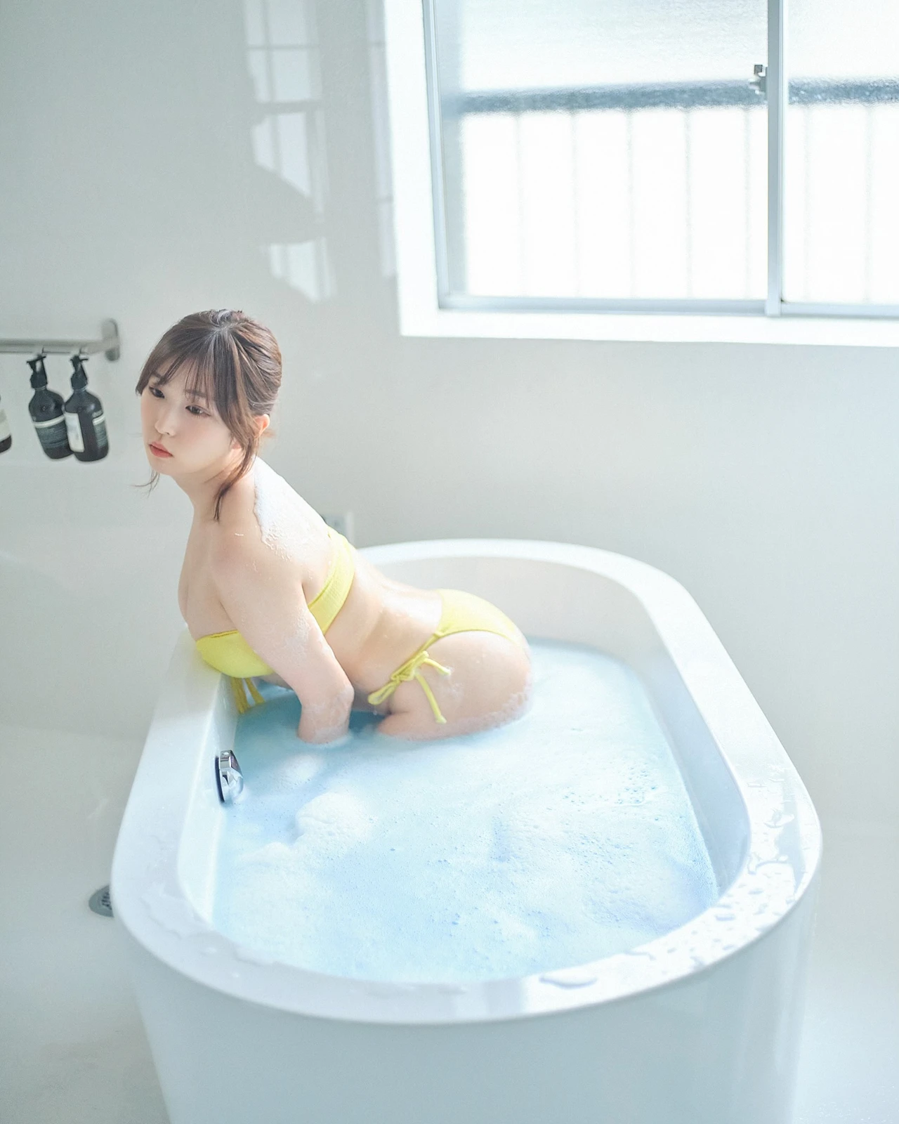 Kasame 花雨 – 写真集 「bubble bath」 - P31