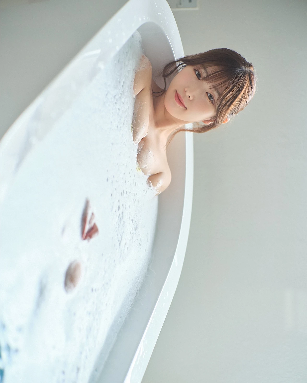 Kasame 花雨 – 写真集 「bubble bath」 - P54