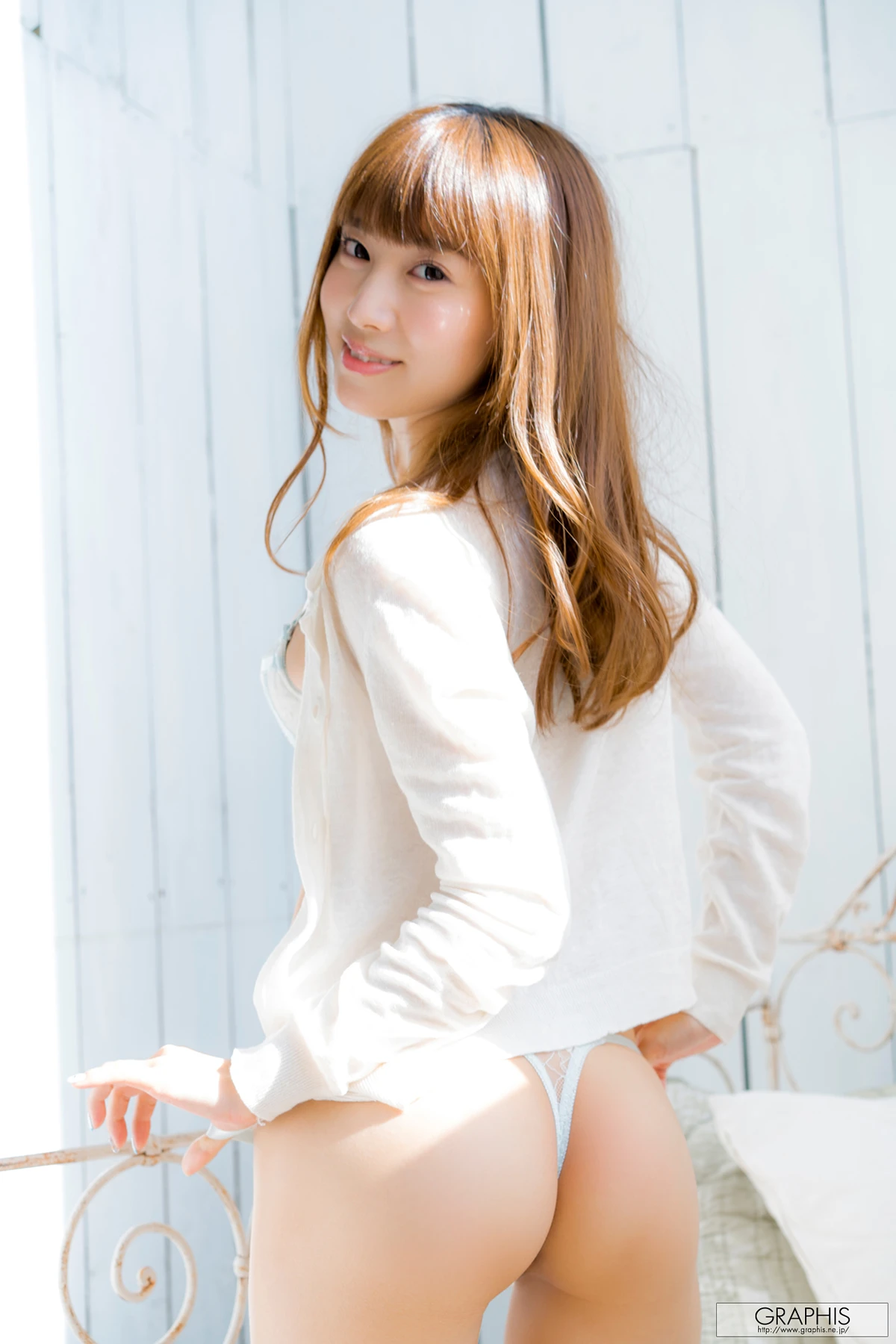 Minami Hatsukawa 初川みなみ – Graphis Gals 「Be With You」 - P42
