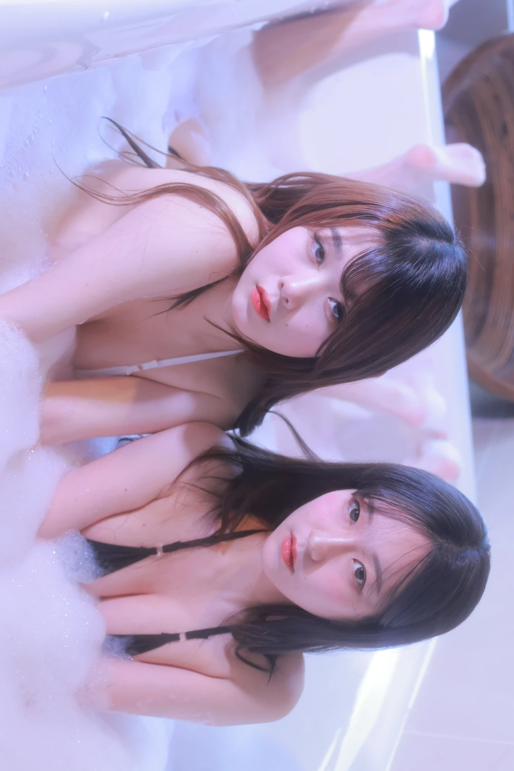 Sehee 세희 & Zia 지아 – Photobook 「Bathtub」 - P2