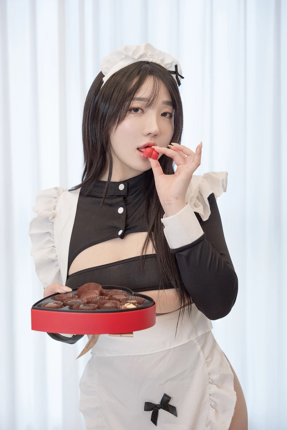 Son Yeeun 손예은 – Photobook 「Valentine’s Day」 - P11