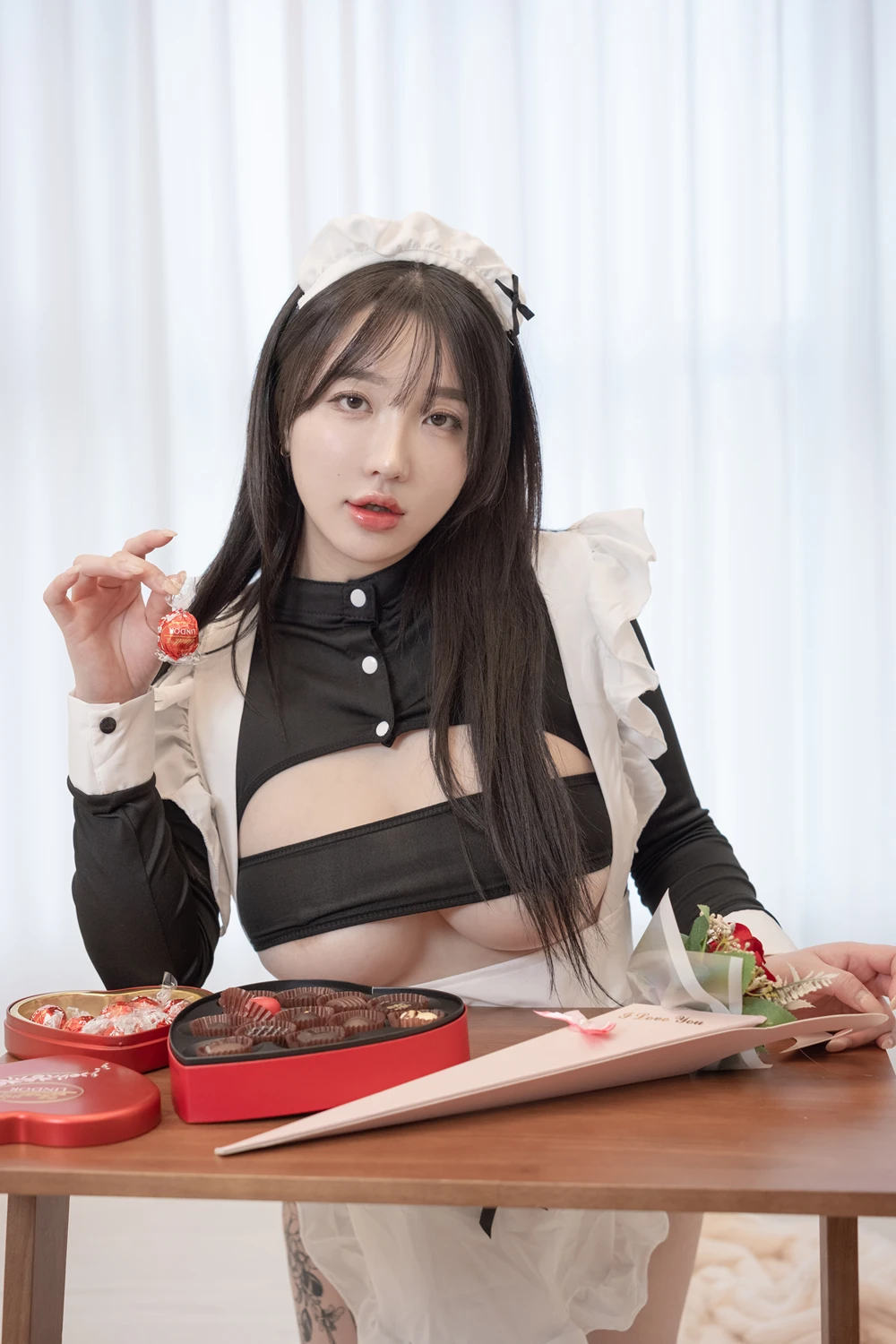 Son Yeeun 손예은 – Photobook 「Valentine’s Day」 - P18