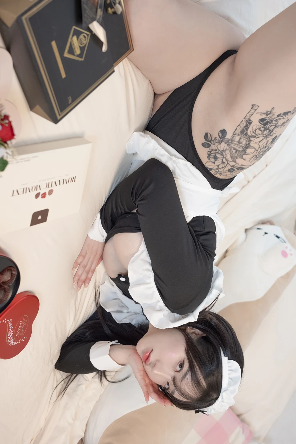 Son Yeeun 손예은 – Photobook 「Valentine’s Day」 - P33