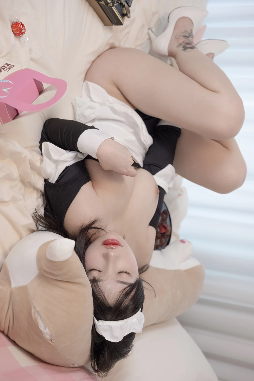 Son Yeeun 손예은 – Photobook 「Valentine’s Day」 - P65