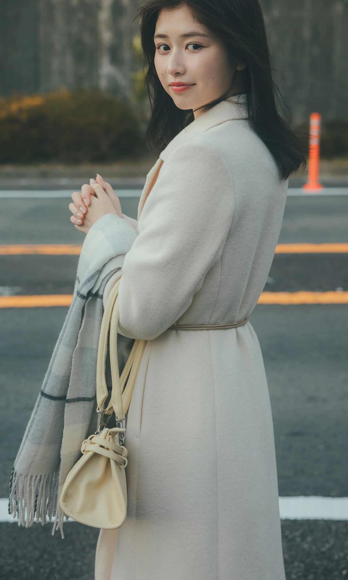 Yuzuha Saeki 冴木柚葉 – 週プレ Photo Book 「想いはあふれて。」 - P2