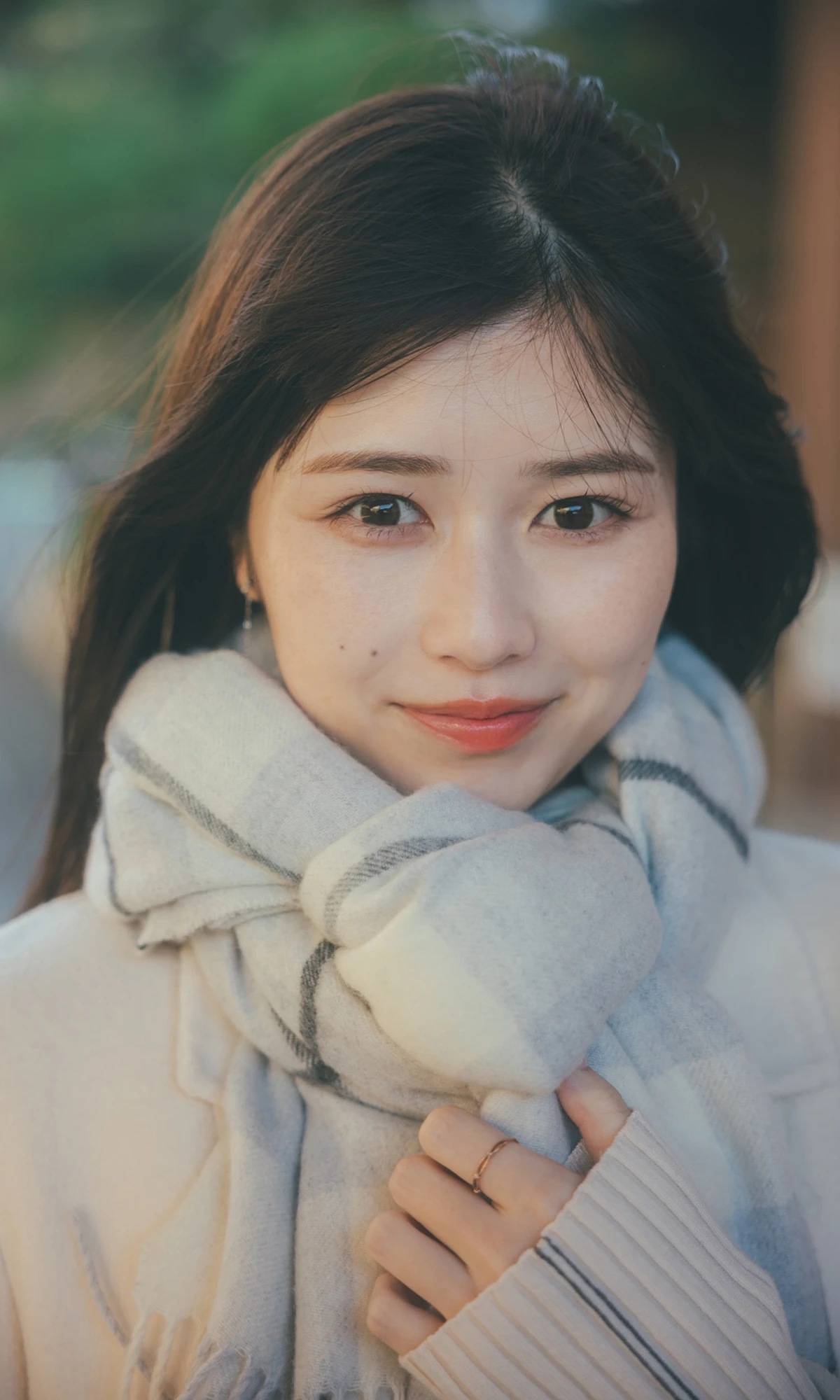 Yuzuha Saeki 冴木柚葉 – 週プレ Photo Book 「想いはあふれて。」 - P5