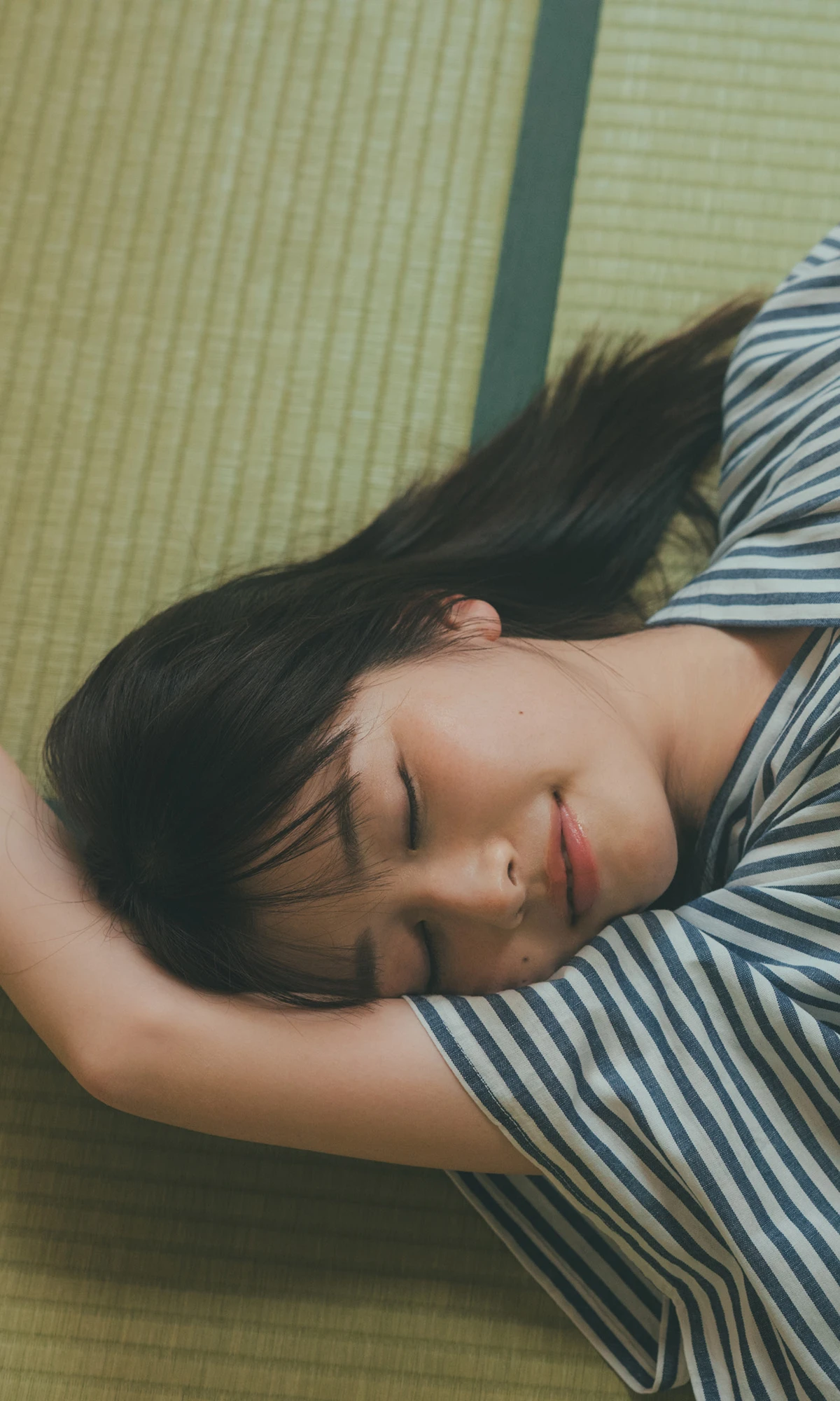Yuzuha Saeki 冴木柚葉 – 週プレ Photo Book 「想いはあふれて。」 - P59