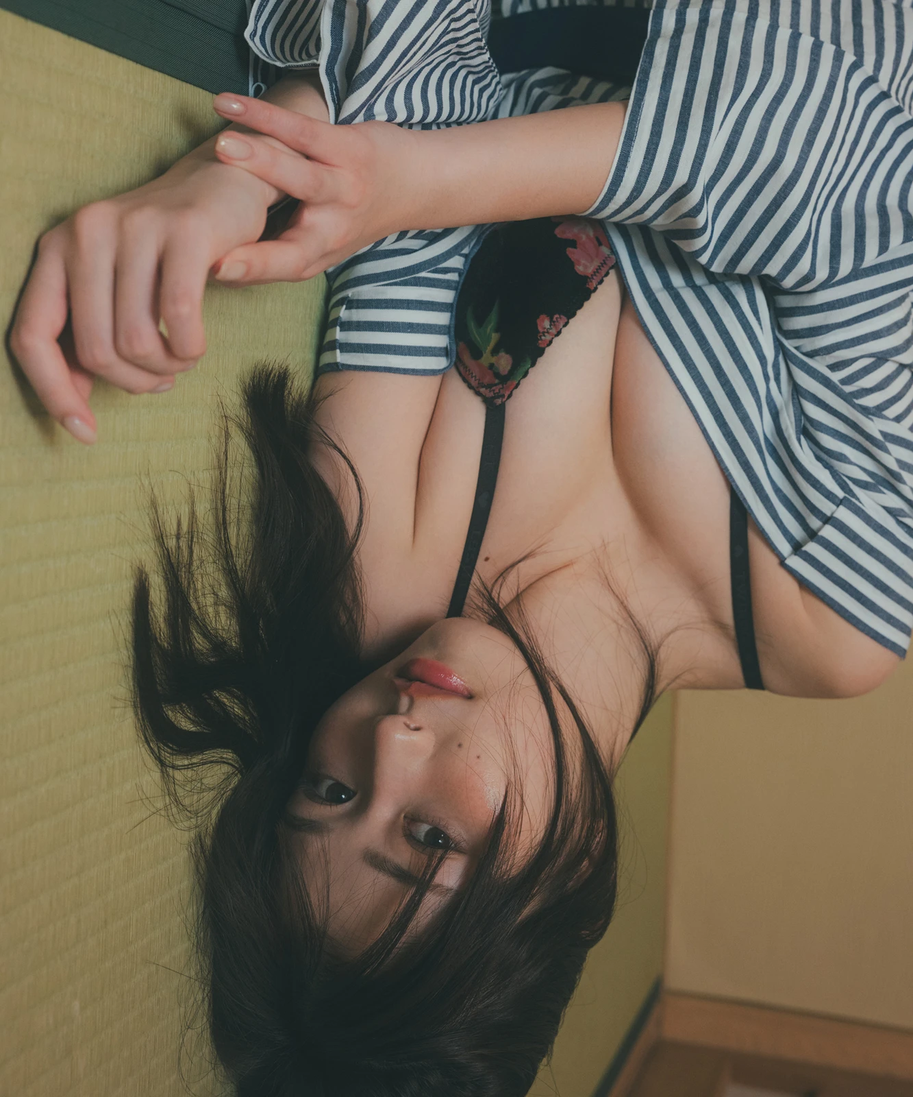 Yuzuha Saeki 冴木柚葉 – 週プレ Photo Book 「想いはあふれて。」 - P64