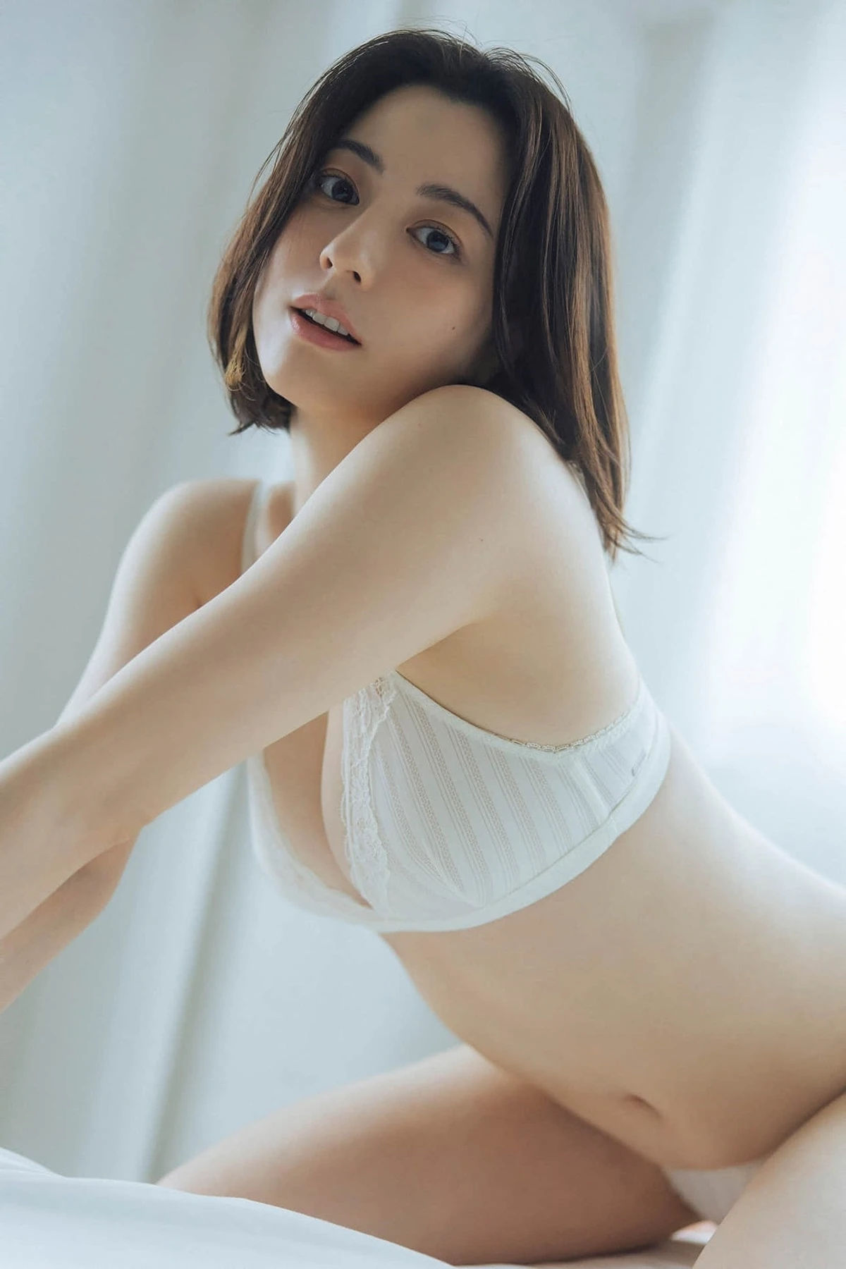 Yumi Sugimoto 杉本有美 – FLASHデジタル写真集 「そっと、溶けていく」 - P15