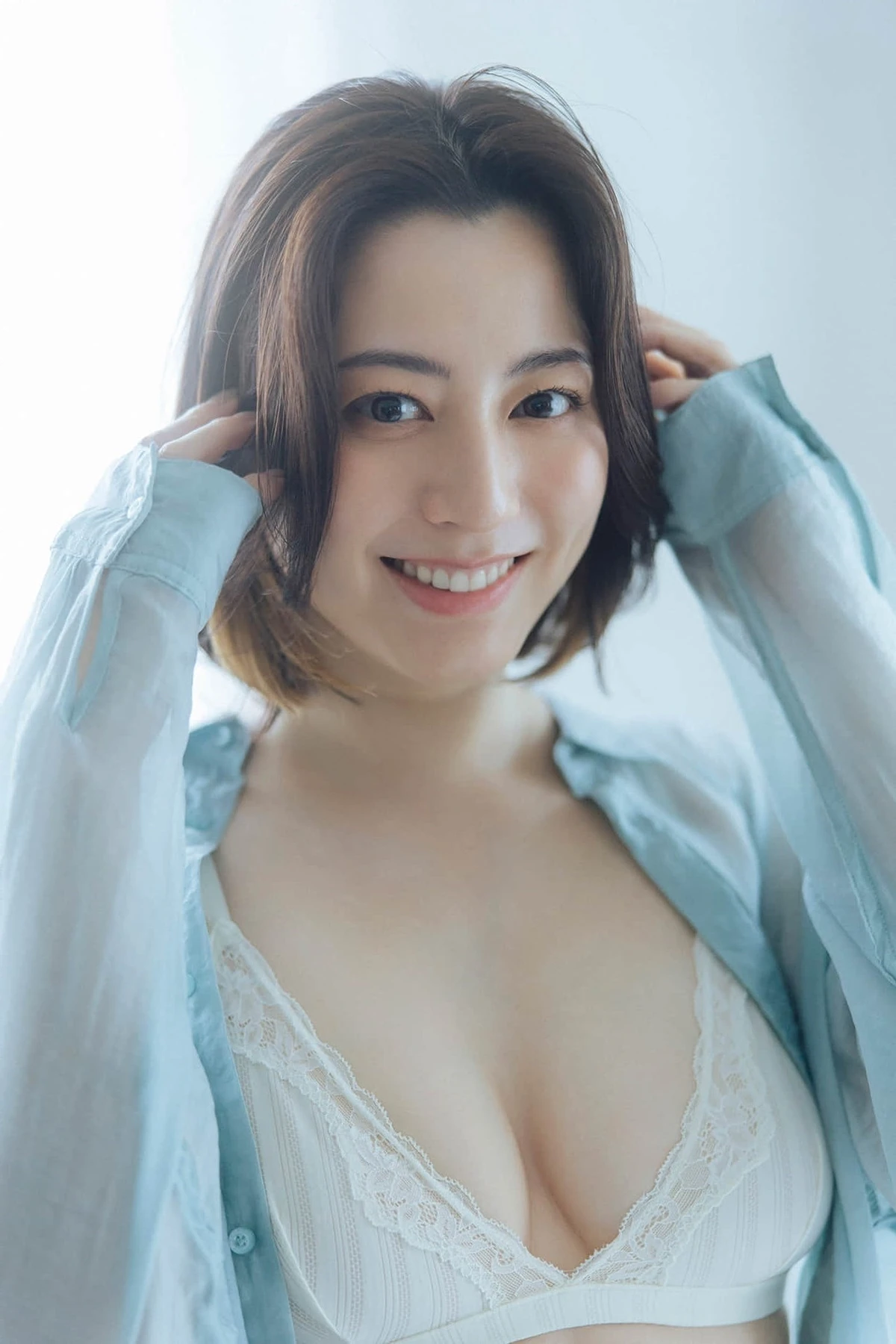 Yumi Sugimoto 杉本有美 – FLASHデジタル写真集 「そっと、溶けていく」 - P2