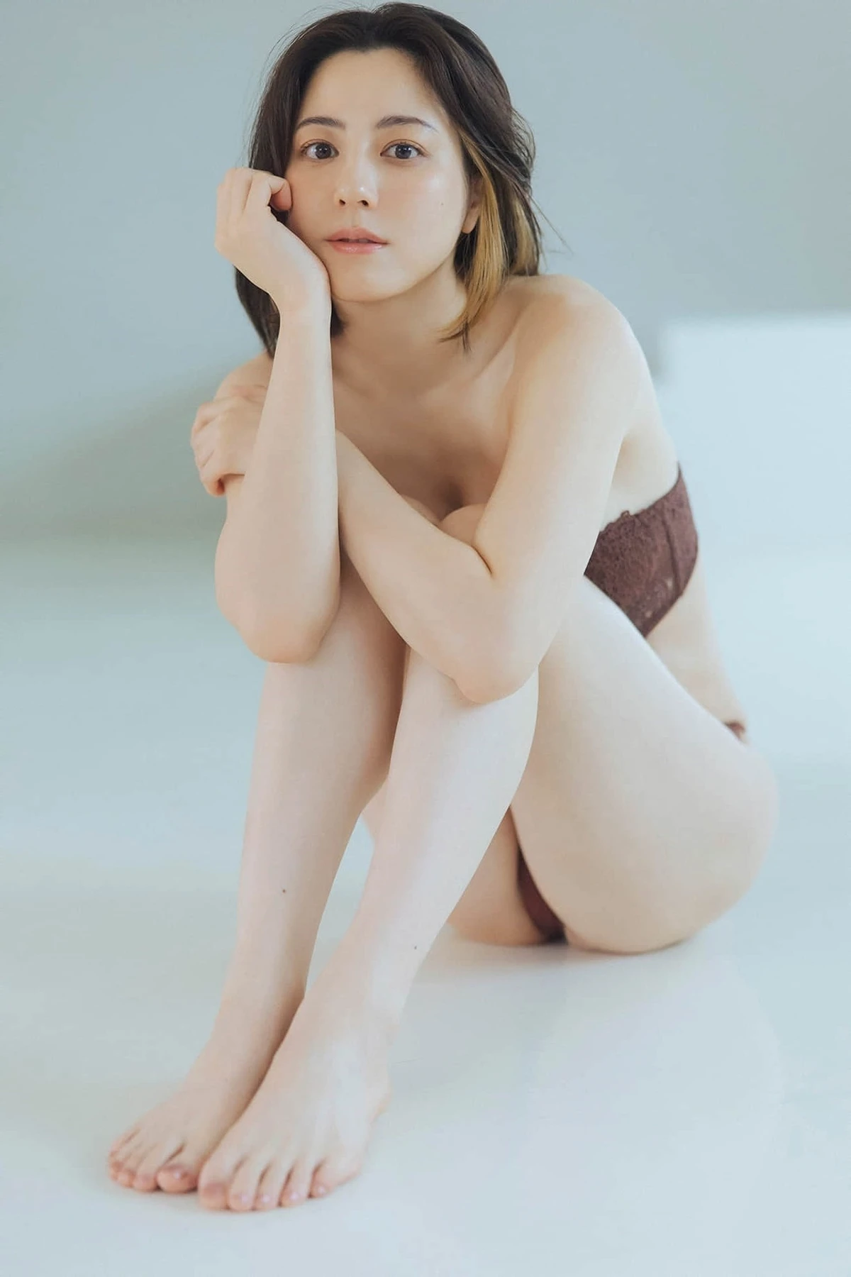Yumi Sugimoto 杉本有美 – FLASHデジタル写真集 「そっと、溶けていく」 - P39
