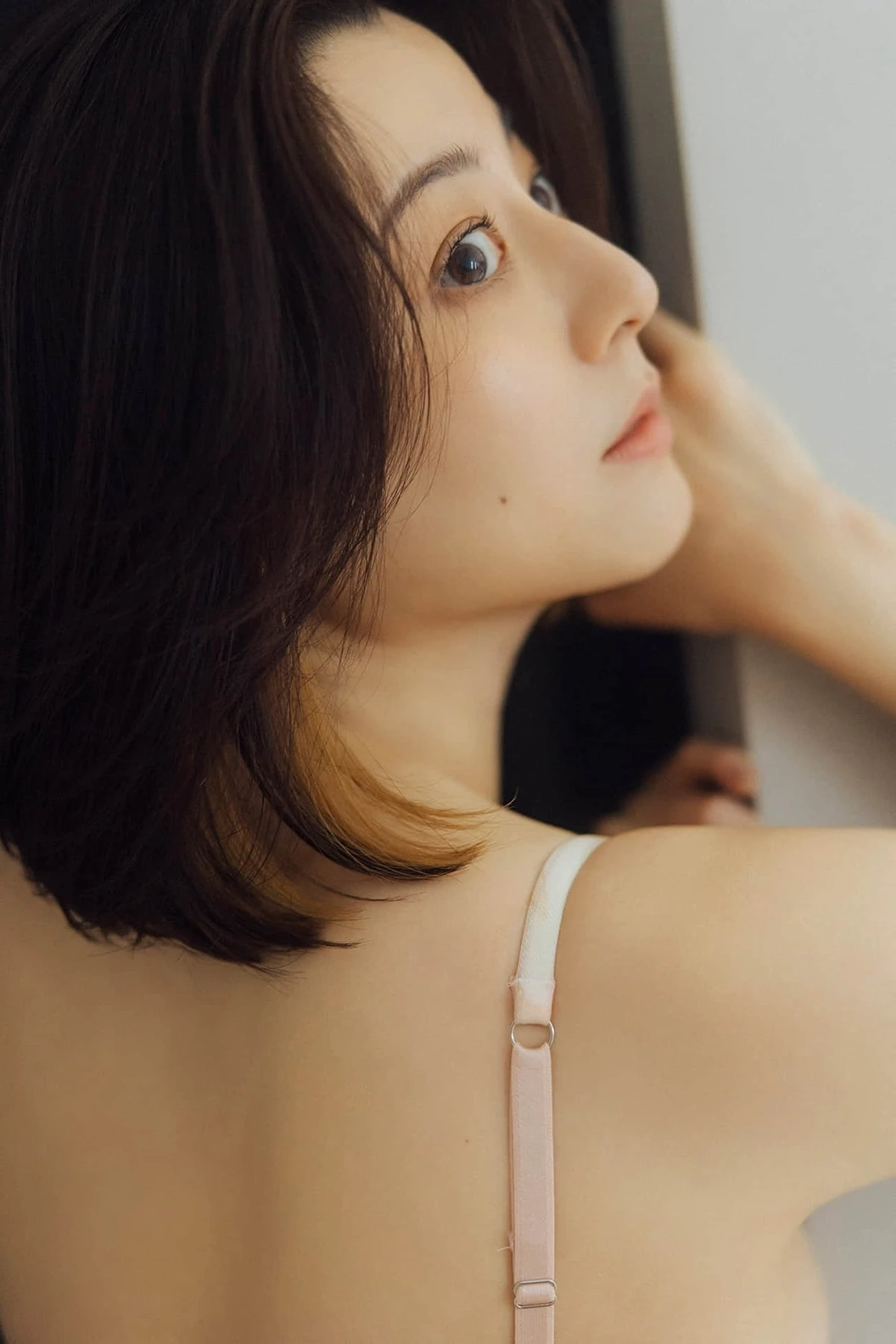 Yumi Sugimoto 杉本有美 – FLASHデジタル写真集 「そっと、溶けていく」 - P63