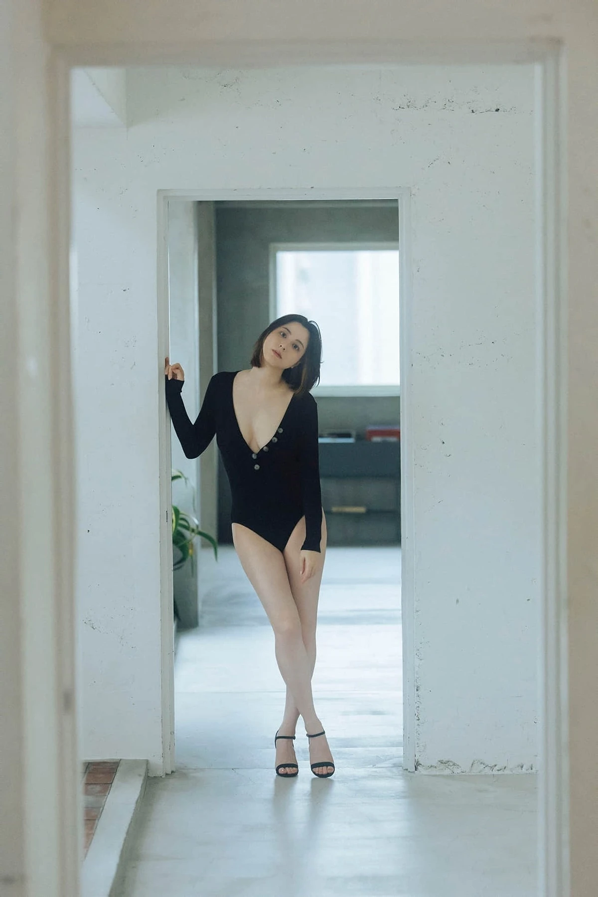 Yumi Sugimoto 杉本有美 – FLASHデジタル写真集 「そっと、溶けていく」 - P77