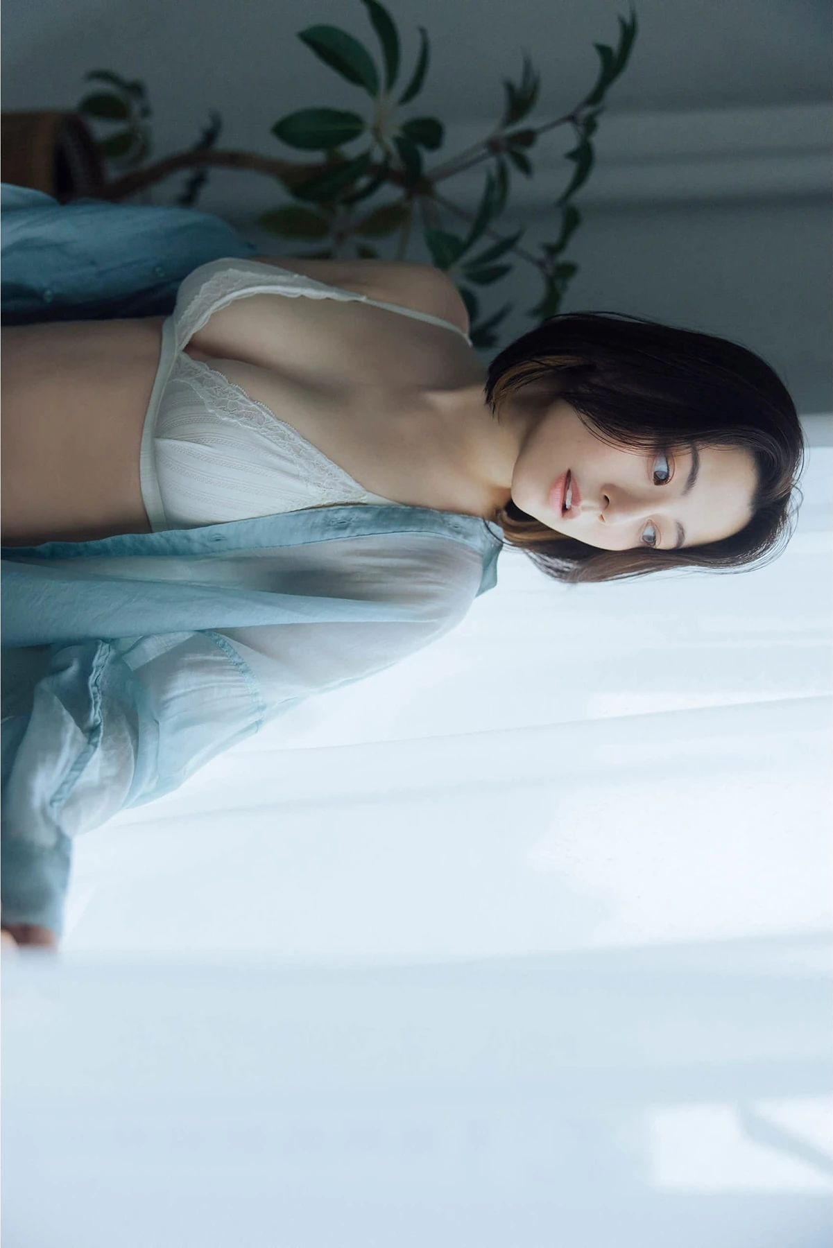 Yumi Sugimoto 杉本有美 – FLASHデジタル写真集 「そっと、溶けていく」 - P8