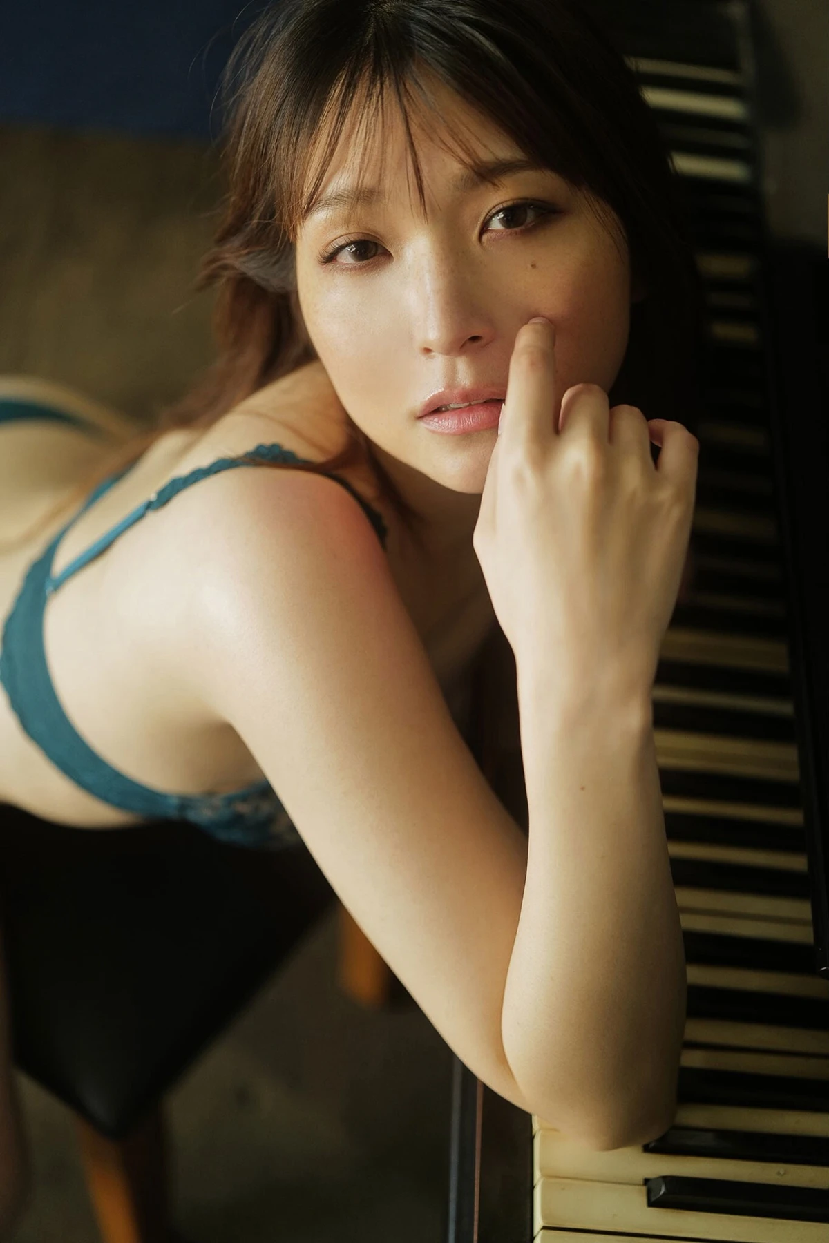 Marina Amatsu あまつまりな – SPA！デジタル写真集 「ツナギを脱いだら」 - P30