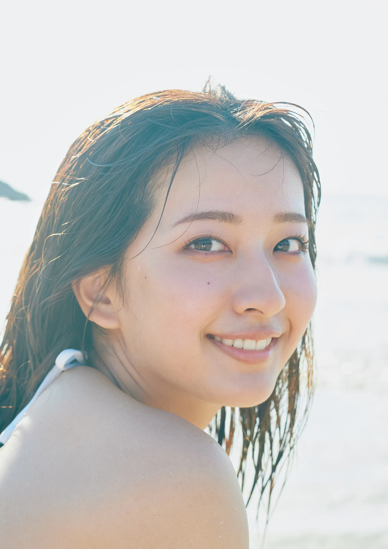 Rina Saito 斉藤里奈 – 1st写真集 「色彩」 - P15