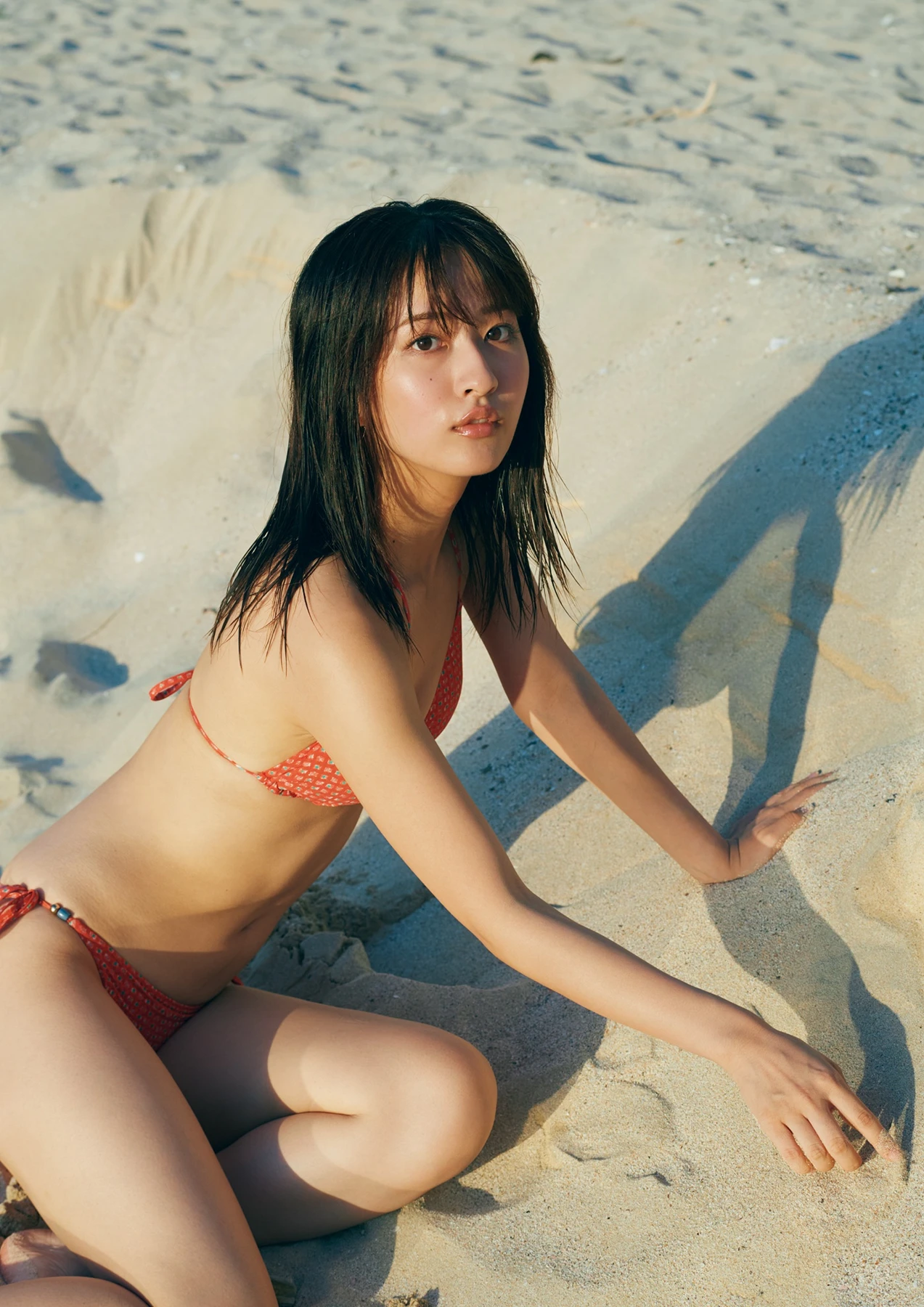 Rina Saito 斉藤里奈 – 1st写真集 「色彩」 - P28