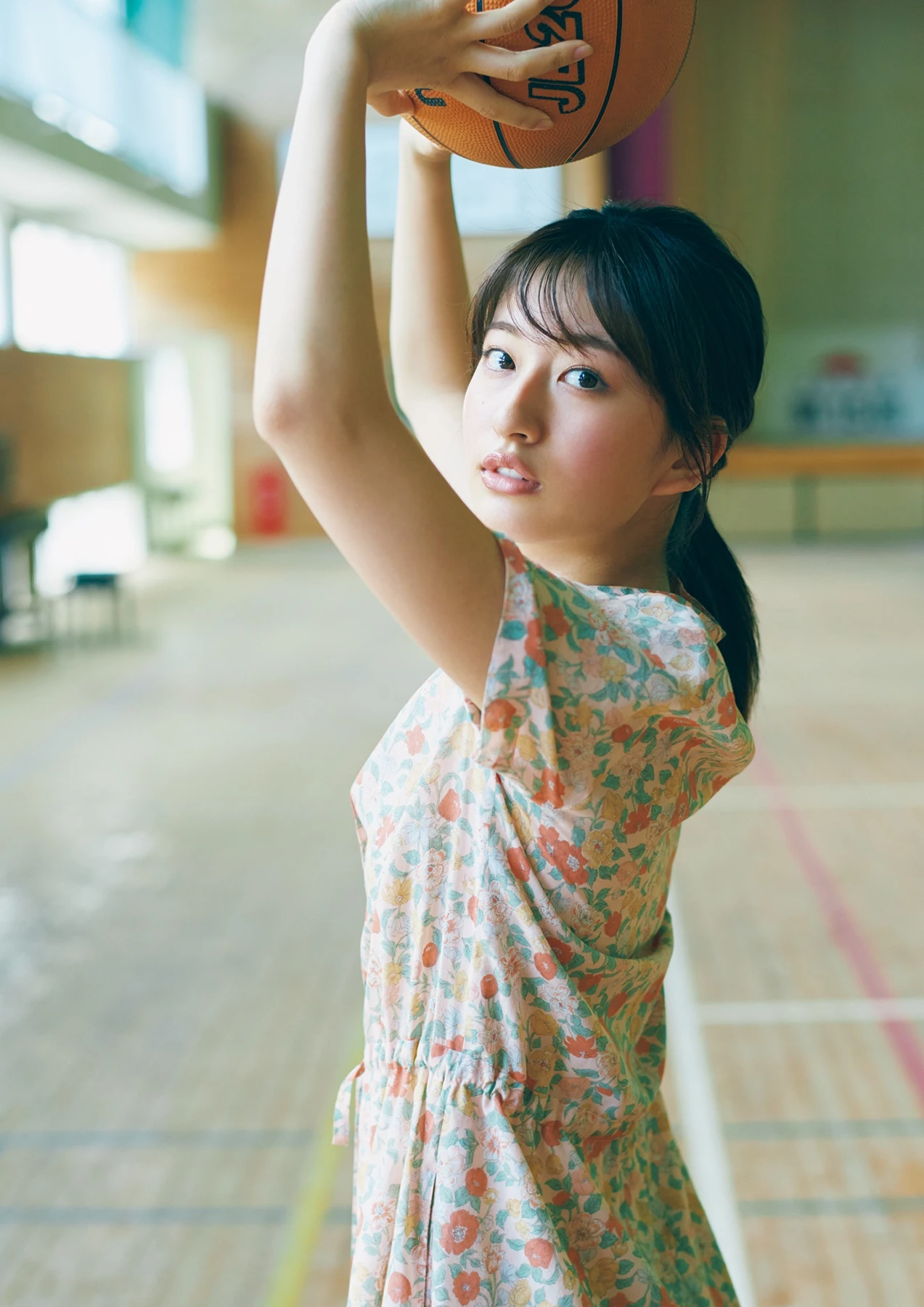 Rina Saito 斉藤里奈 – 1st写真集 「色彩」 - P5