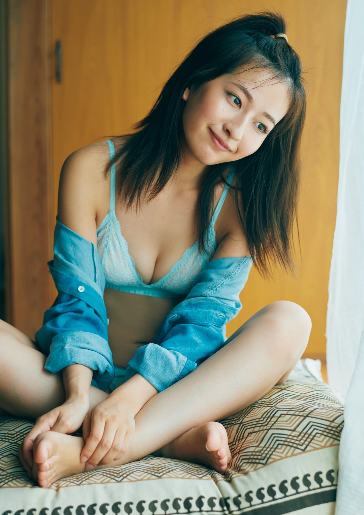 Rina Saito 斉藤里奈 – 1st写真集 「色彩」 - P63