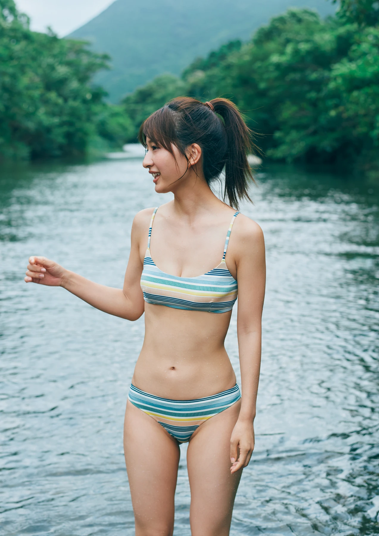 Rina Saito 斉藤里奈 – 1st写真集 「色彩」 - P85