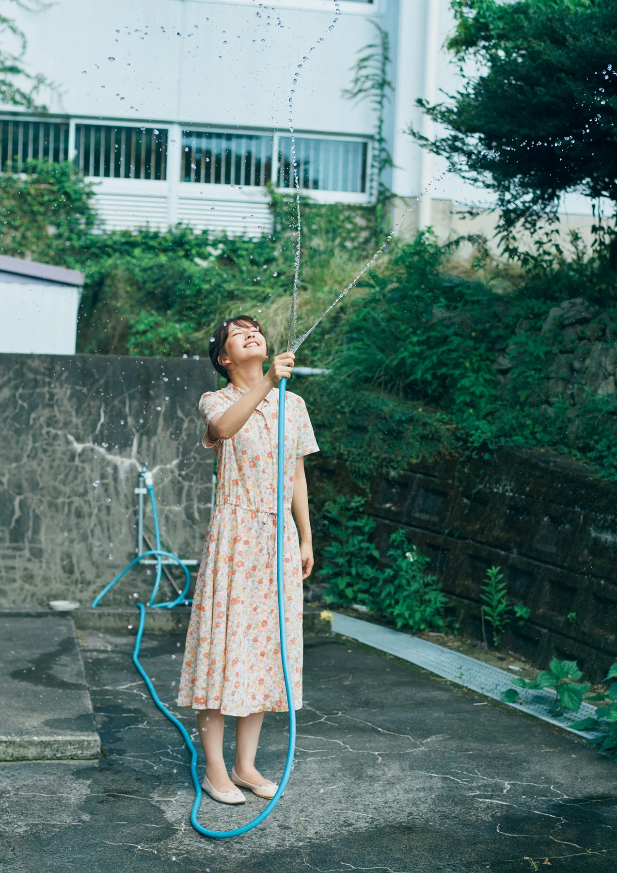 Rina Saito 斉藤里奈 – 1st写真集 「色彩」 - P8
