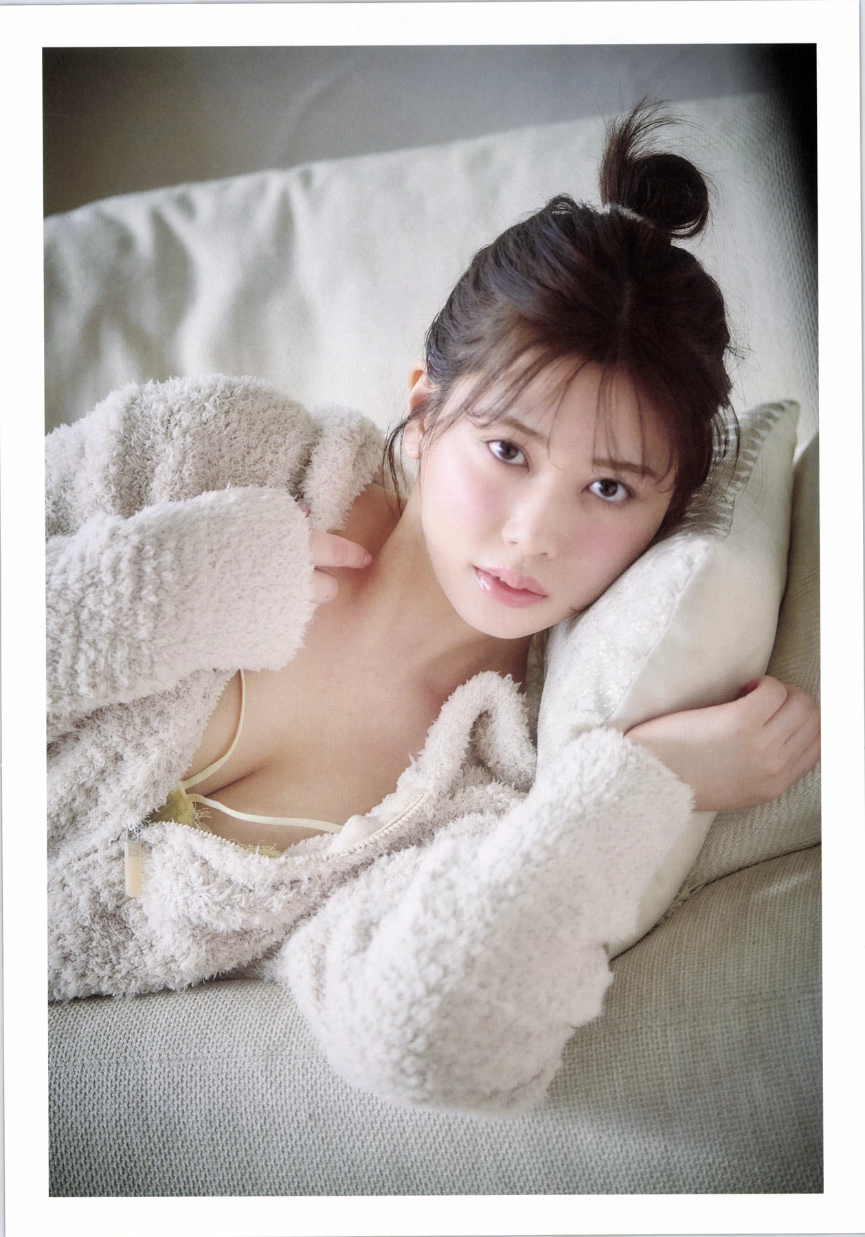 Junna Ito 伊藤純奈 – 1st写真集 「unfussy FC限定」 - P25