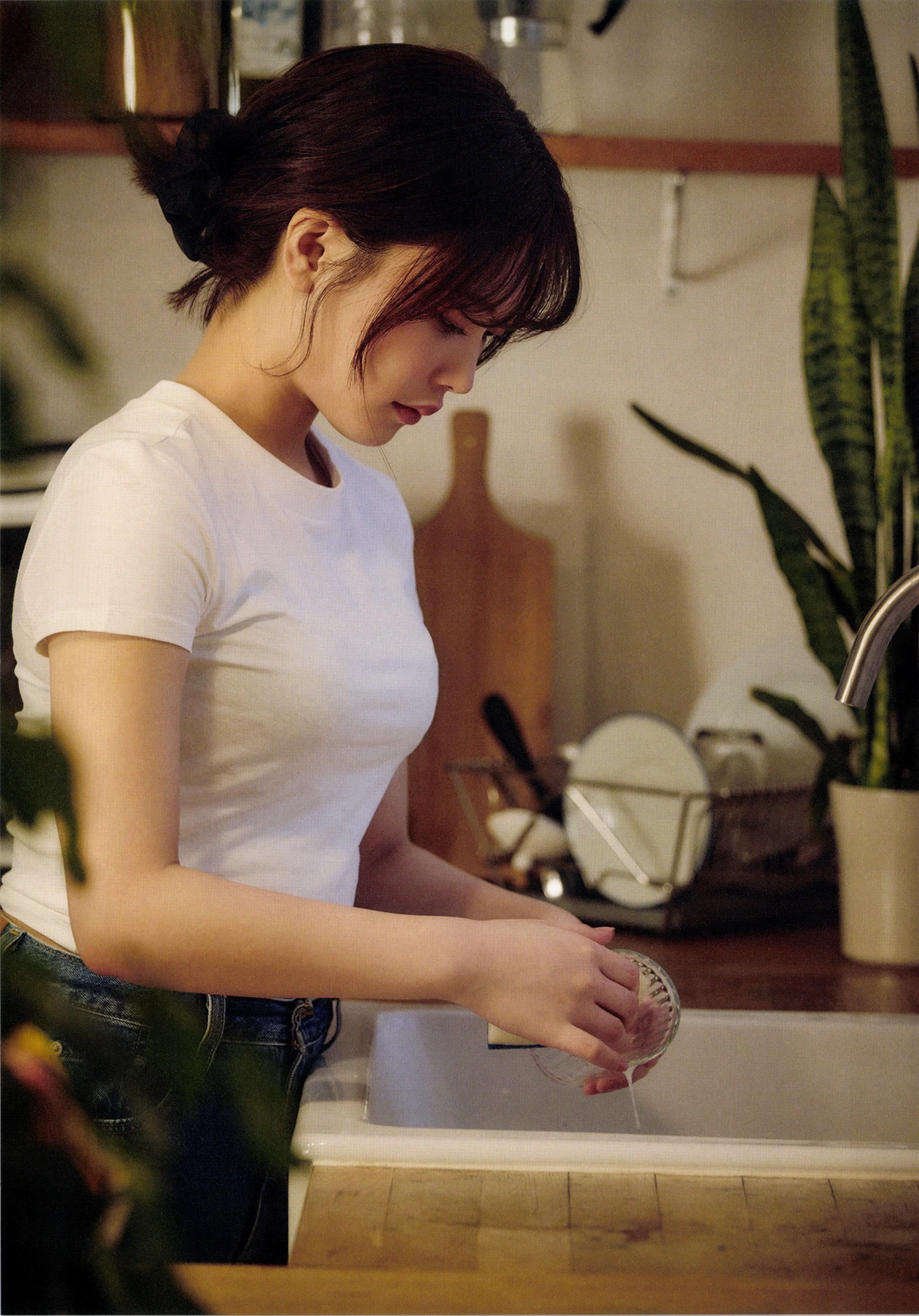 Junna Ito 伊藤純奈 – 1st写真集 「unfussy FC限定」 - P33