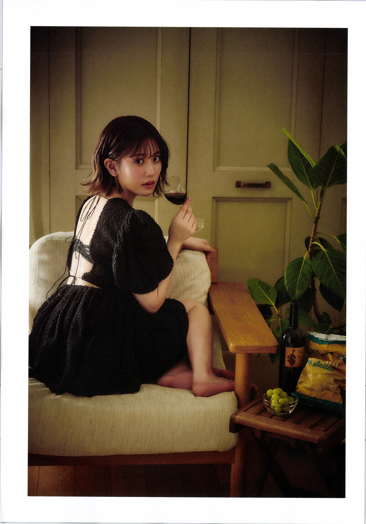 Junna Ito 伊藤純奈 – 1st写真集 「unfussy FC限定」 - P36