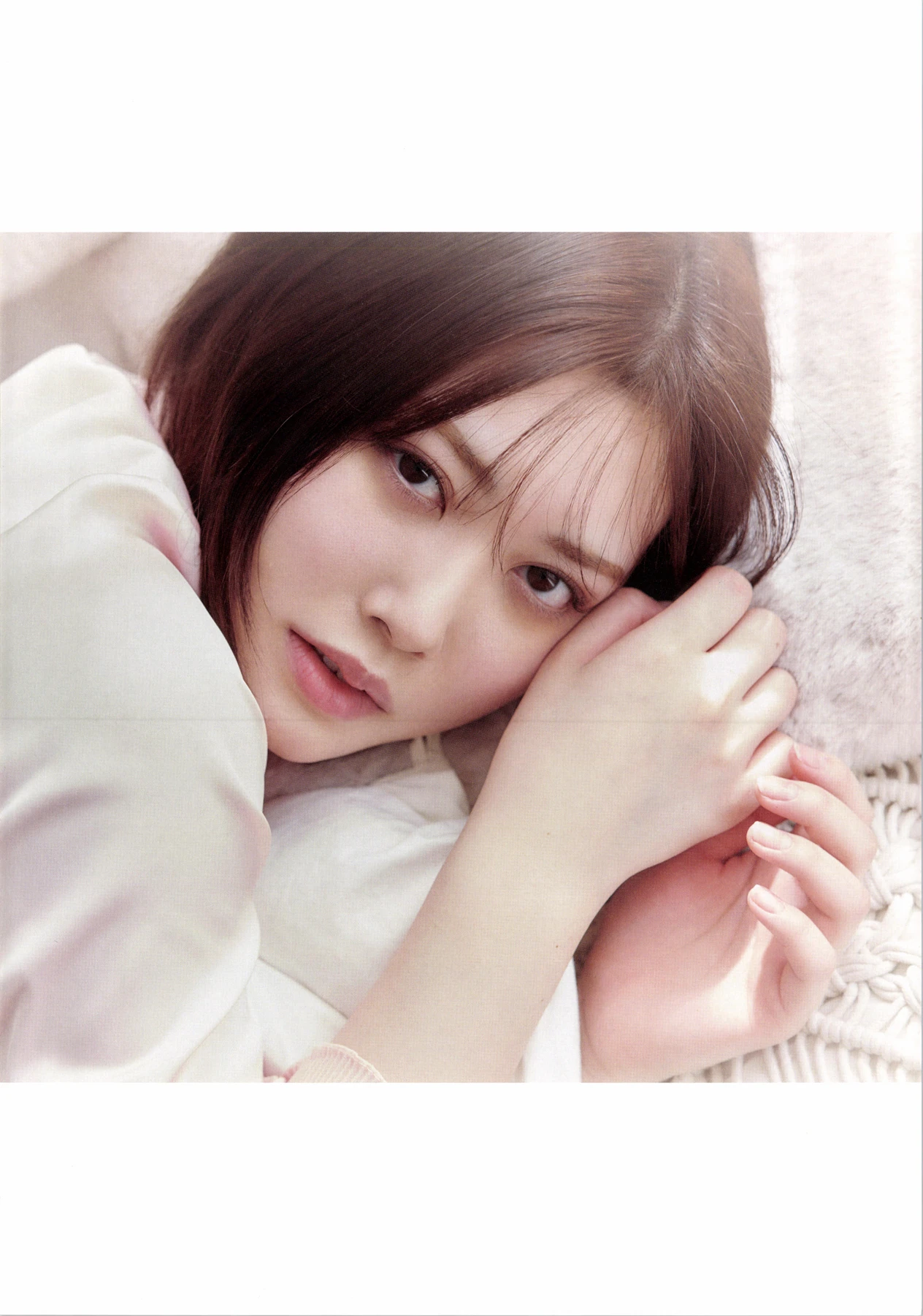 Junna Ito 伊藤純奈 – 1st写真集 「unfussy FC限定」 - P3