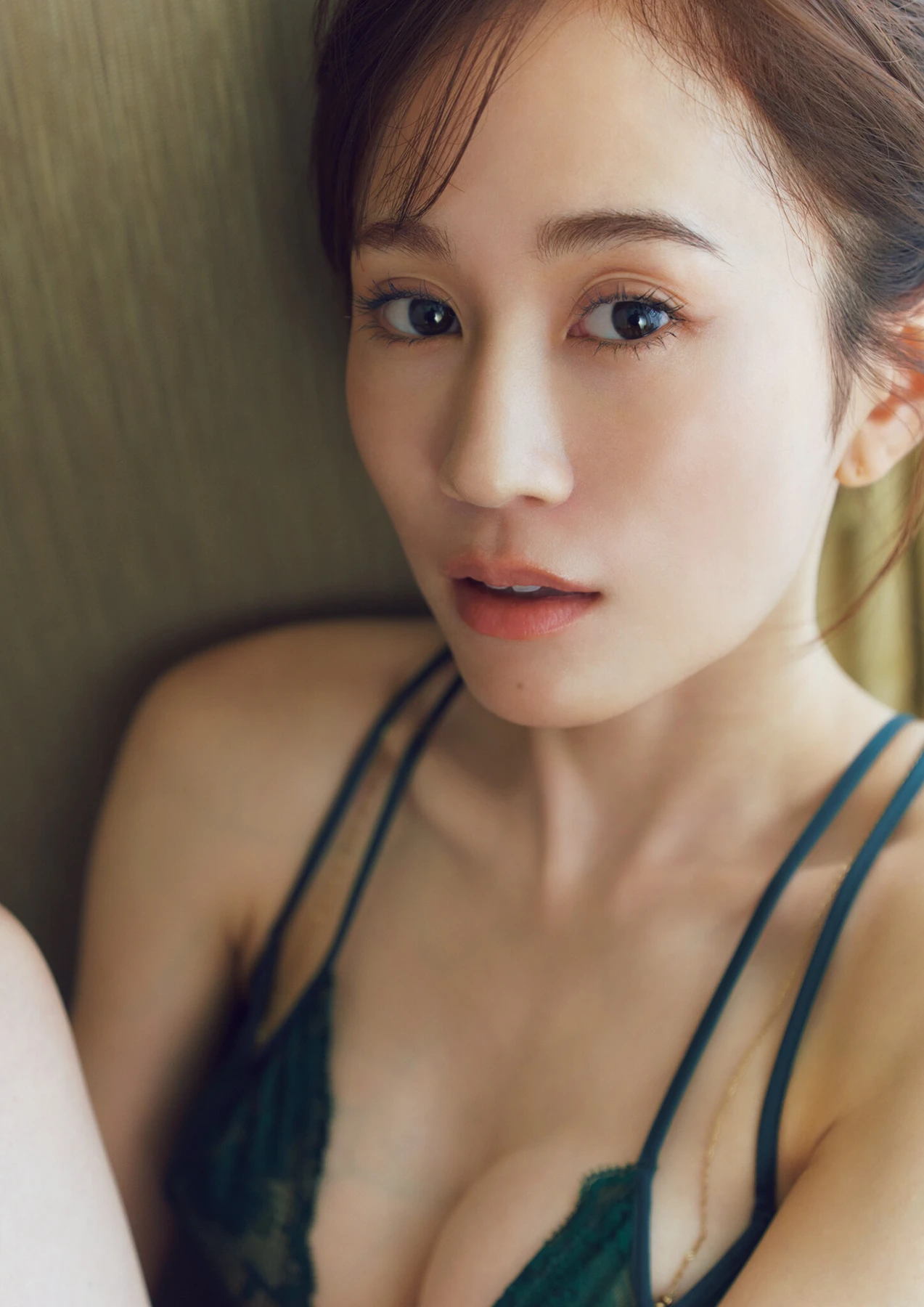 Atsuko Maeda 前田敦子 – 6th Photobook 写真集 「Beste」 - P13