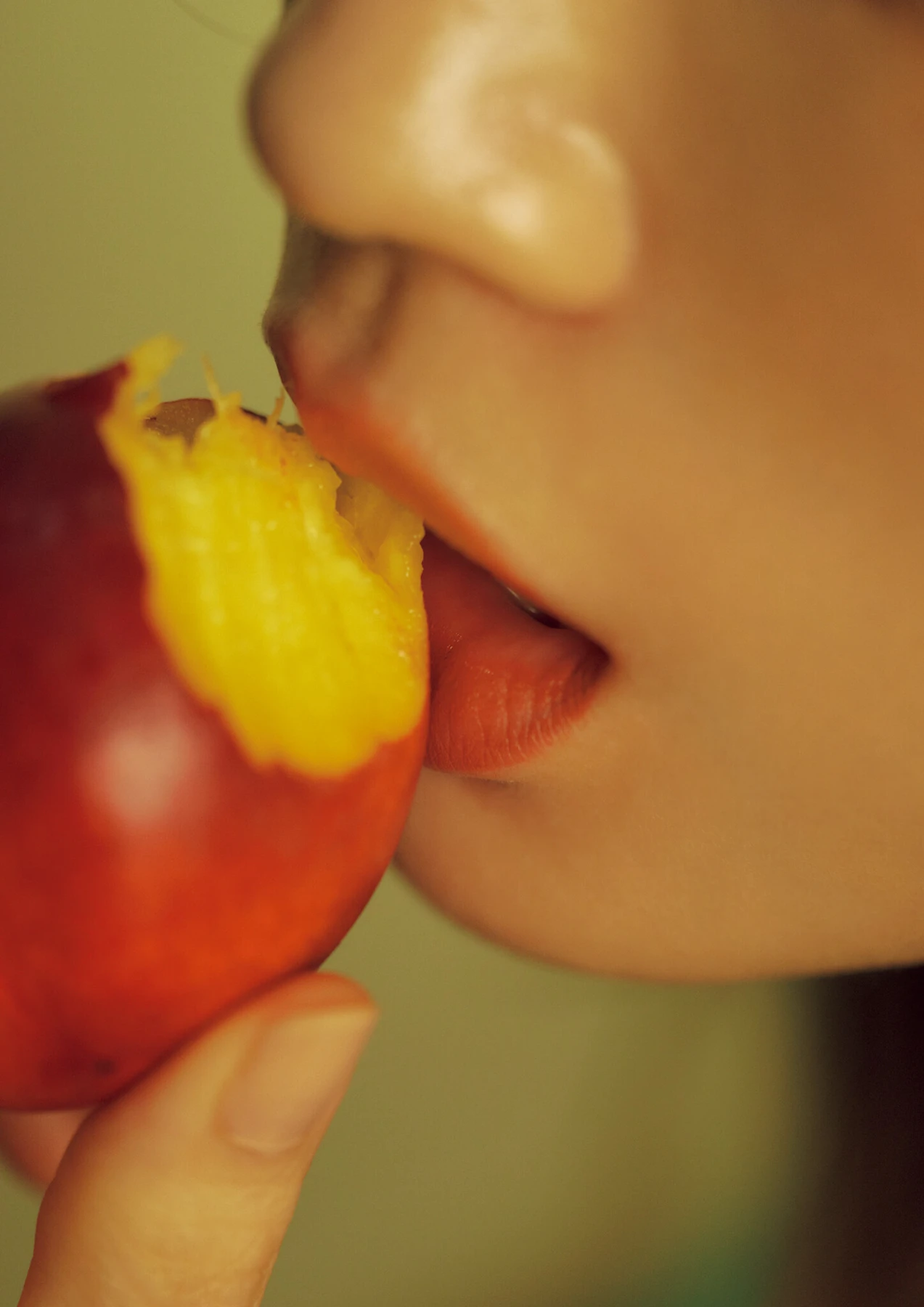 Atsuko Maeda 前田敦子 – 6th Photobook 写真集 「Beste」 - P64
