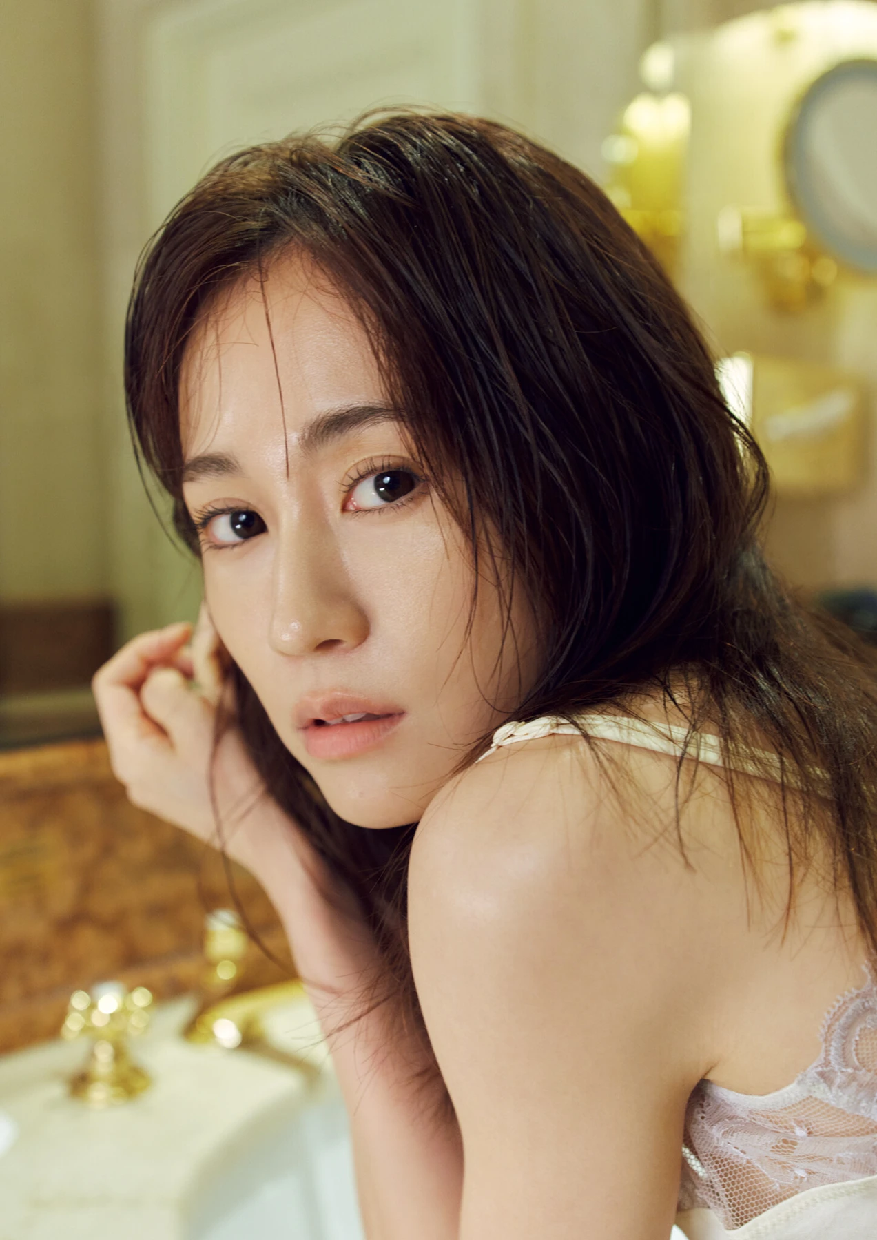 Atsuko Maeda 前田敦子 – 6th Photobook 写真集 「Beste」 - P73