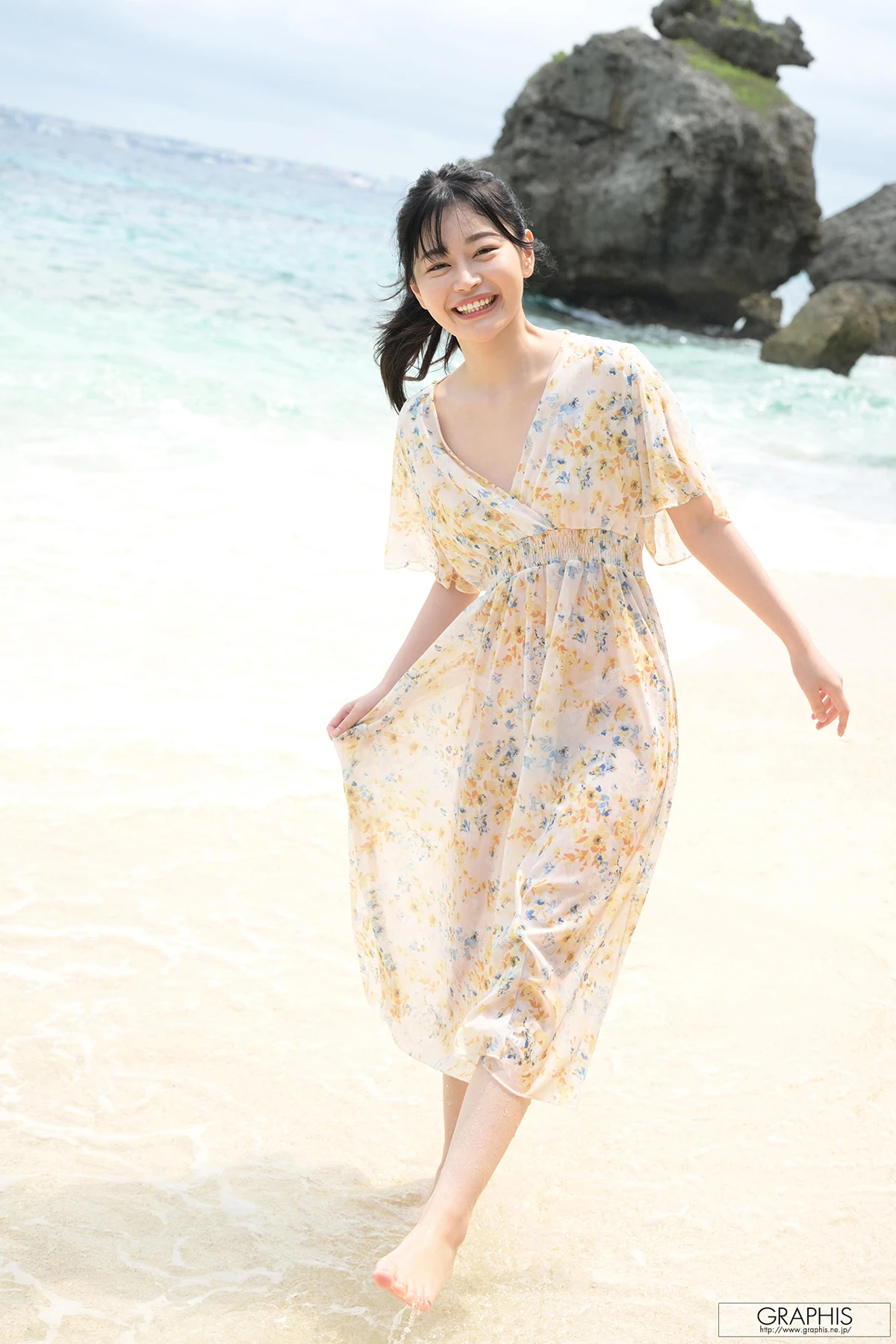 Uta Hibino 響乃うた – Graphis Gals 「Refreshing Smile!」 - P1