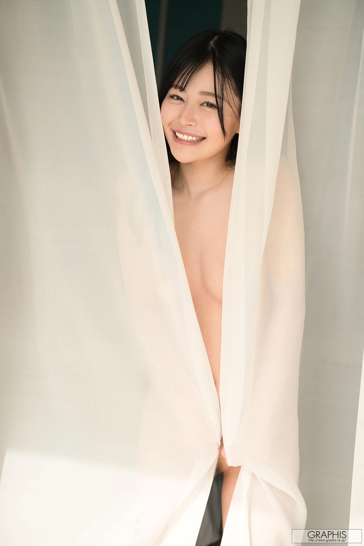 Uta Hibino 響乃うた – Graphis Gals 「Refreshing Smile!」 - P72