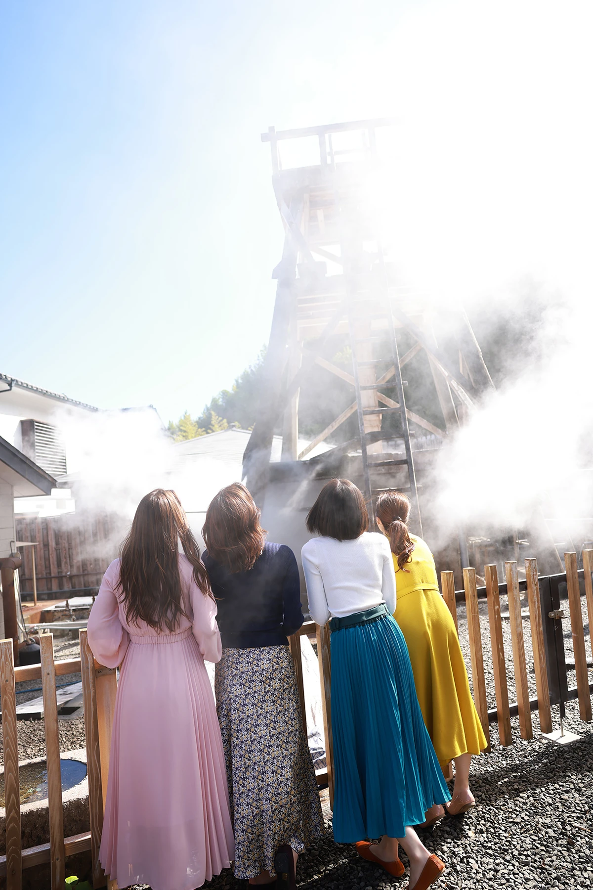 美女4人ホカホカ湯けむり旅 お風呂でびちゃびちゃ編 - P12