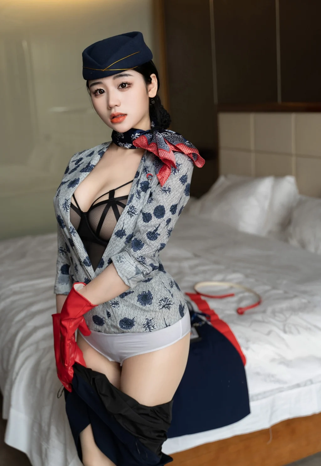[内购无水印] 汐汐爱吃草莓: 青花空姐制服 (69 photos) - P2